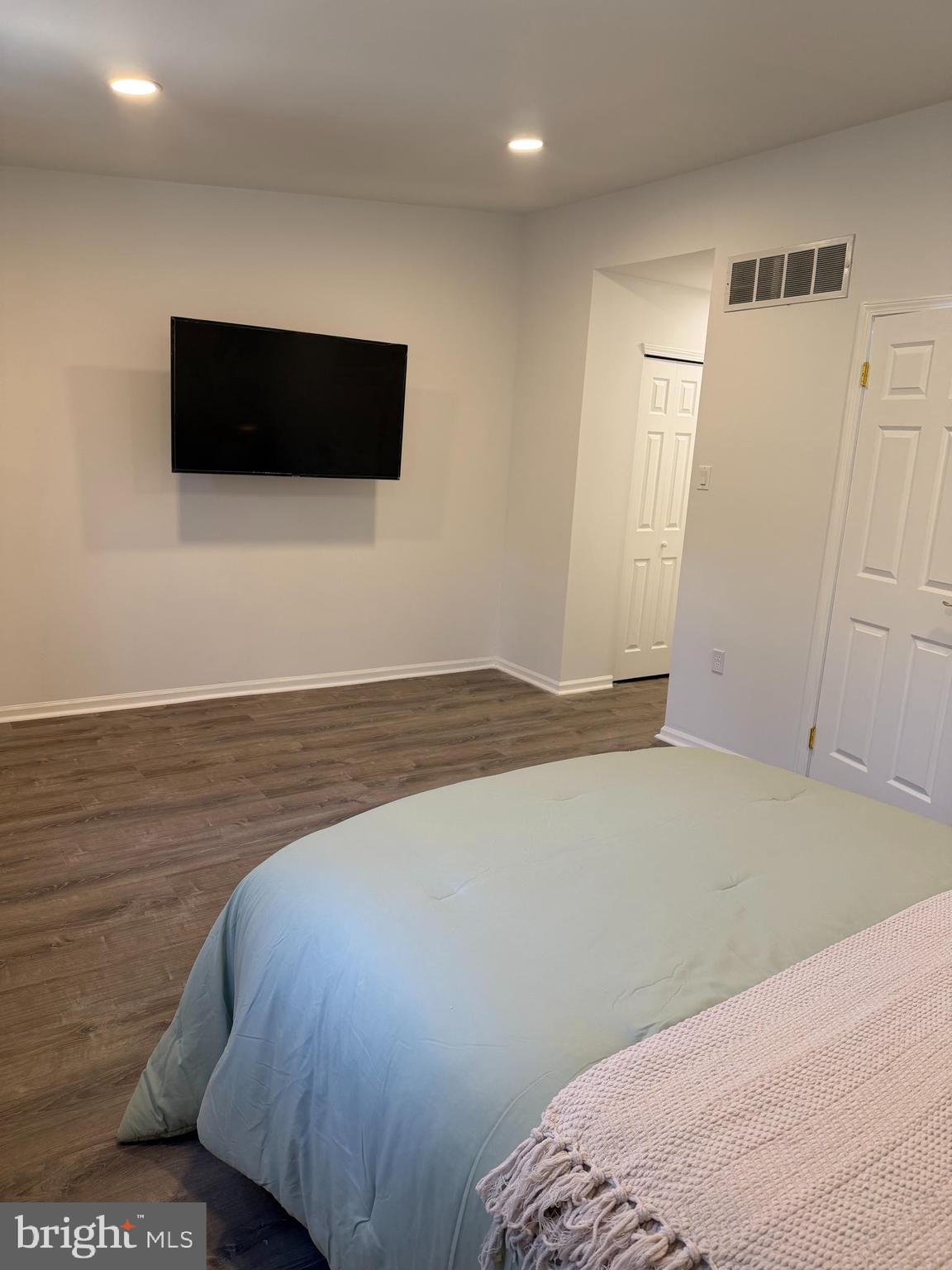 CRESTMONT HILLS - Residential