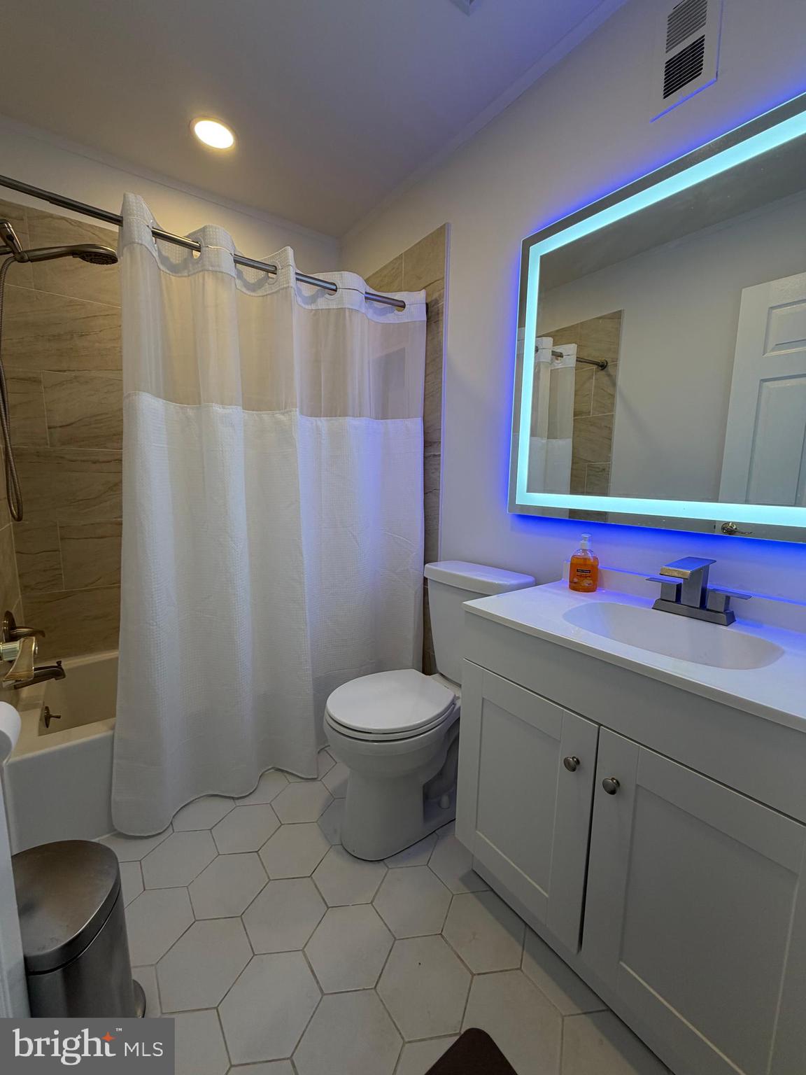 CRESTMONT HILLS - Residential