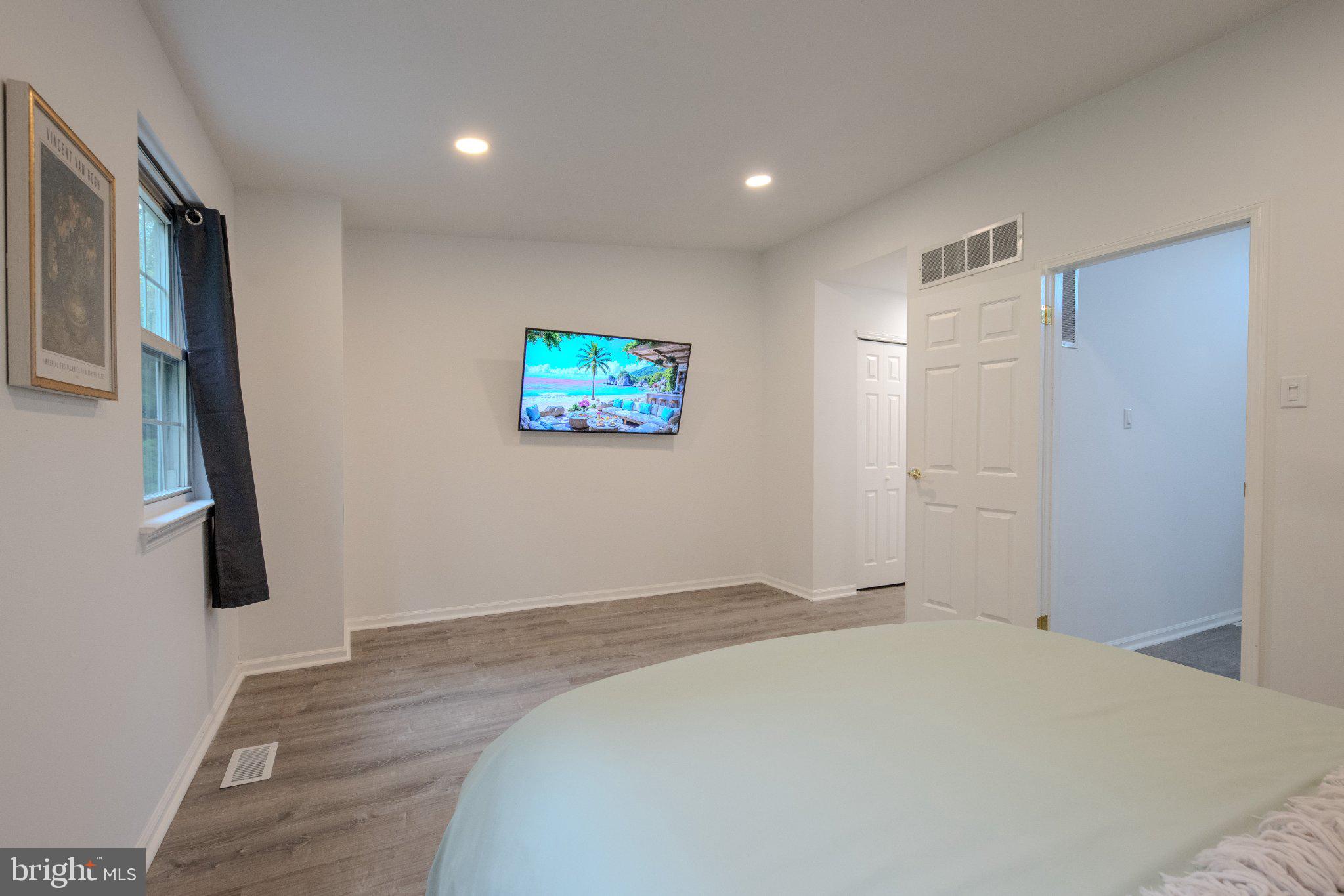 CRESTMONT HILLS - Residential