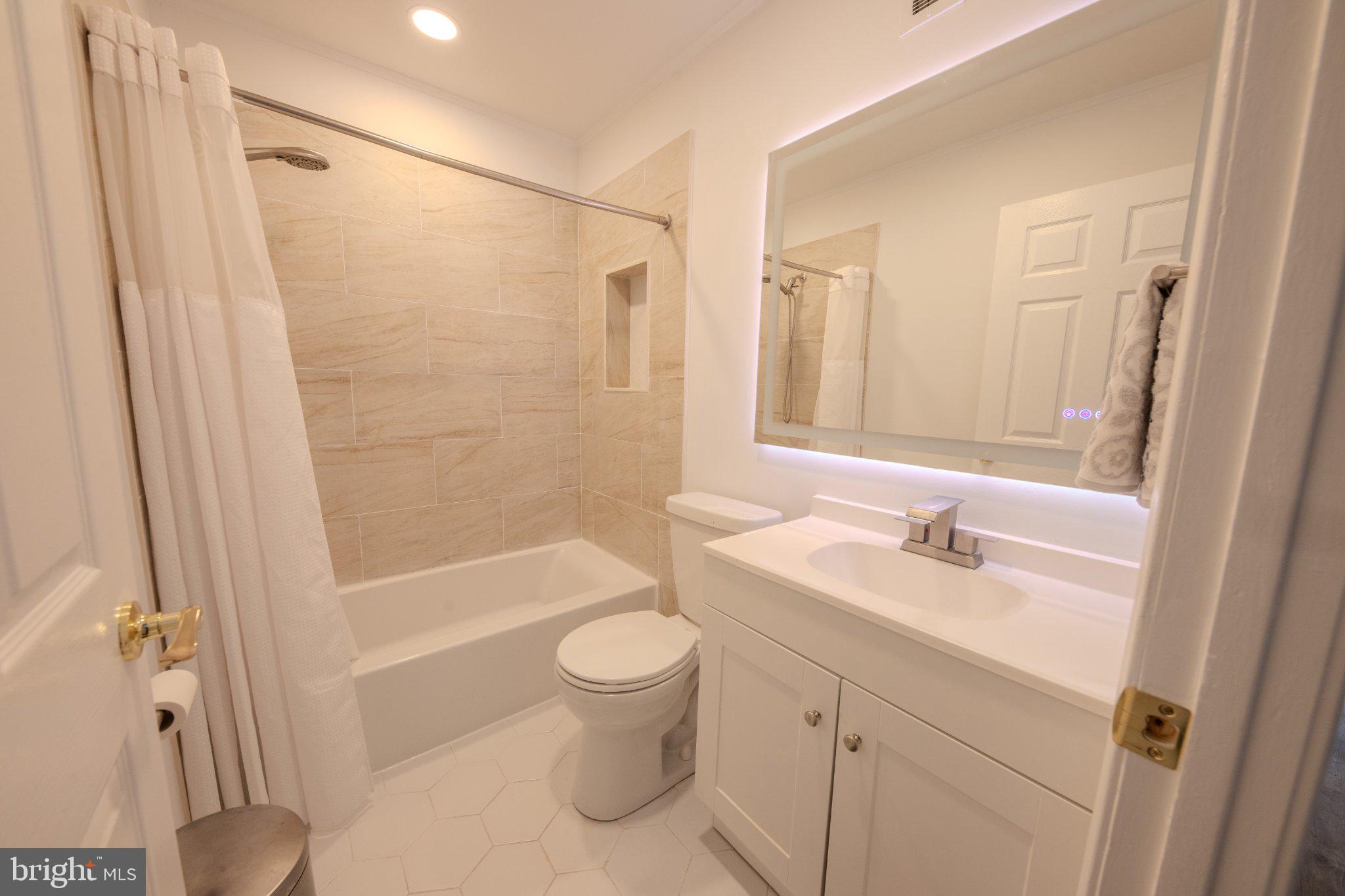 CRESTMONT HILLS - Residential