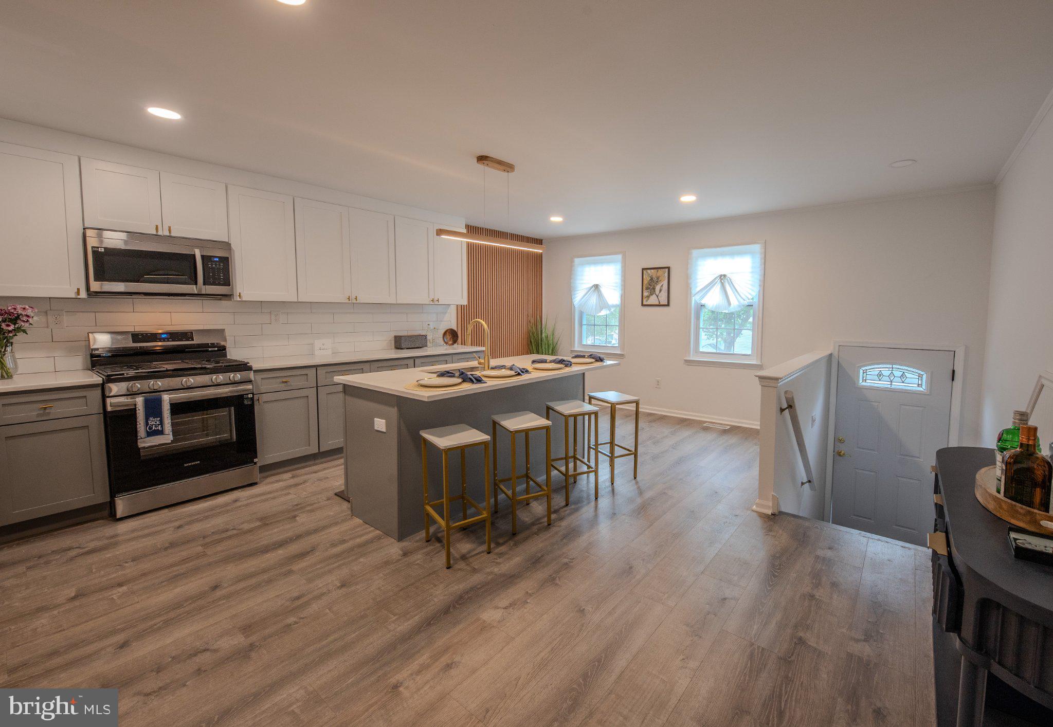 CRESTMONT HILLS - Residential