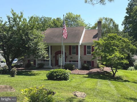 Photo of 4951 Bossler Road, ELIZABETHTOWN, PA 17022 (MLS # PALA2072390)