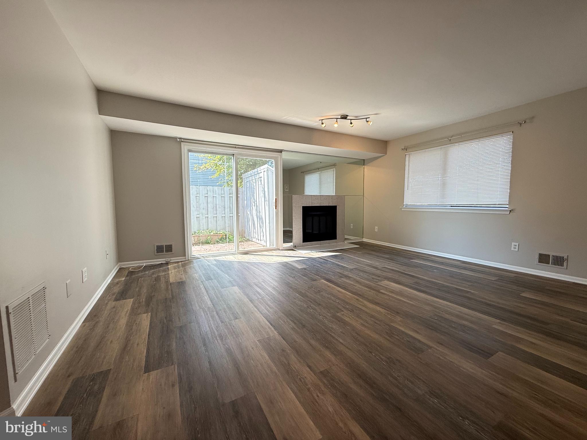 63 HILLCROFT WAY
