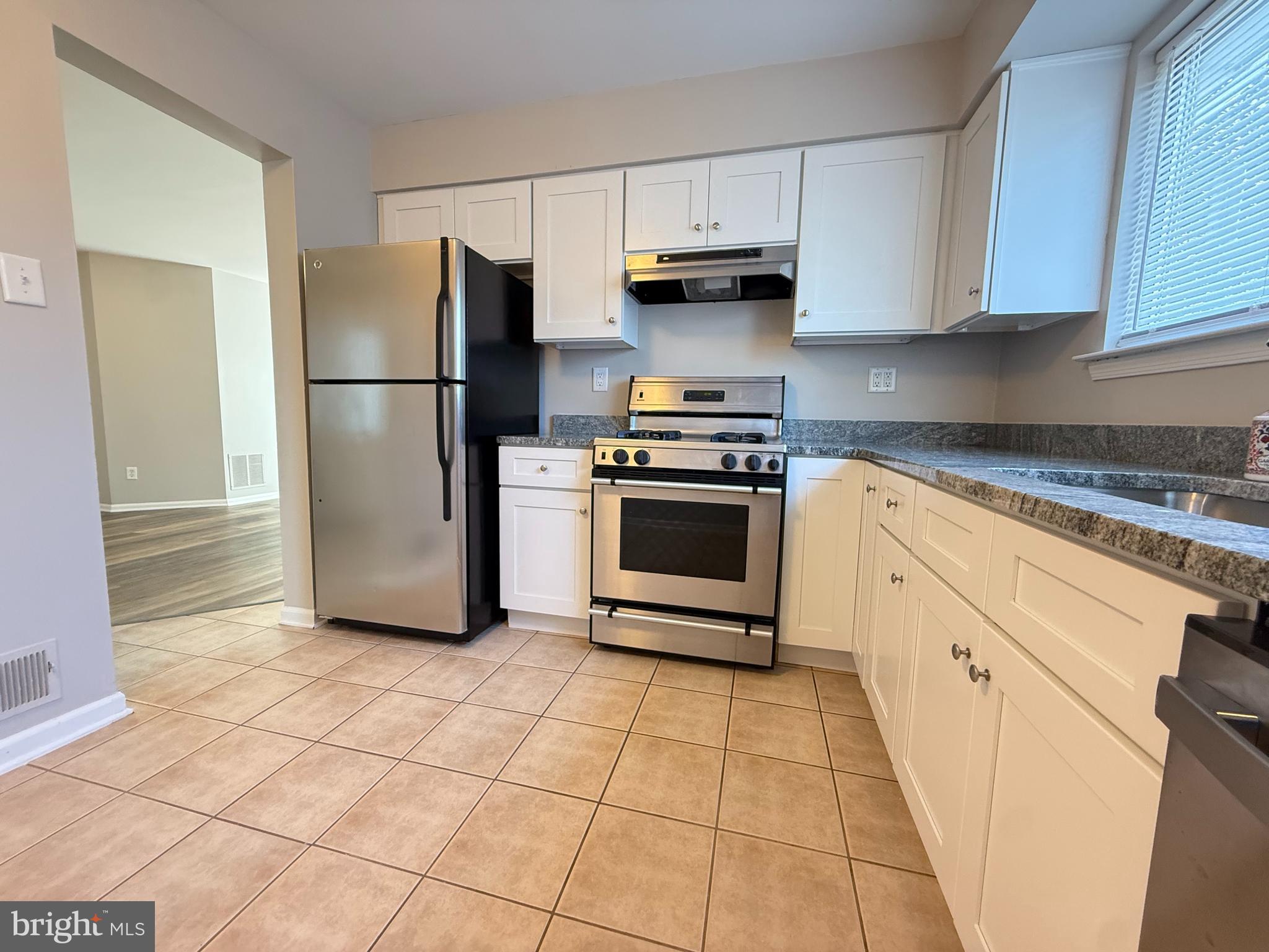 63 HILLCROFT WAY