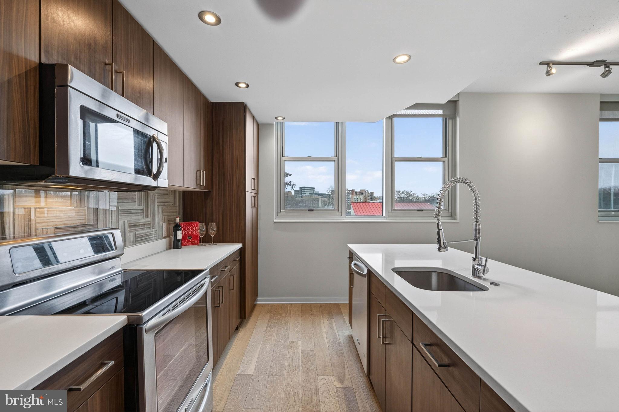 CLARENDON - Residential Lease