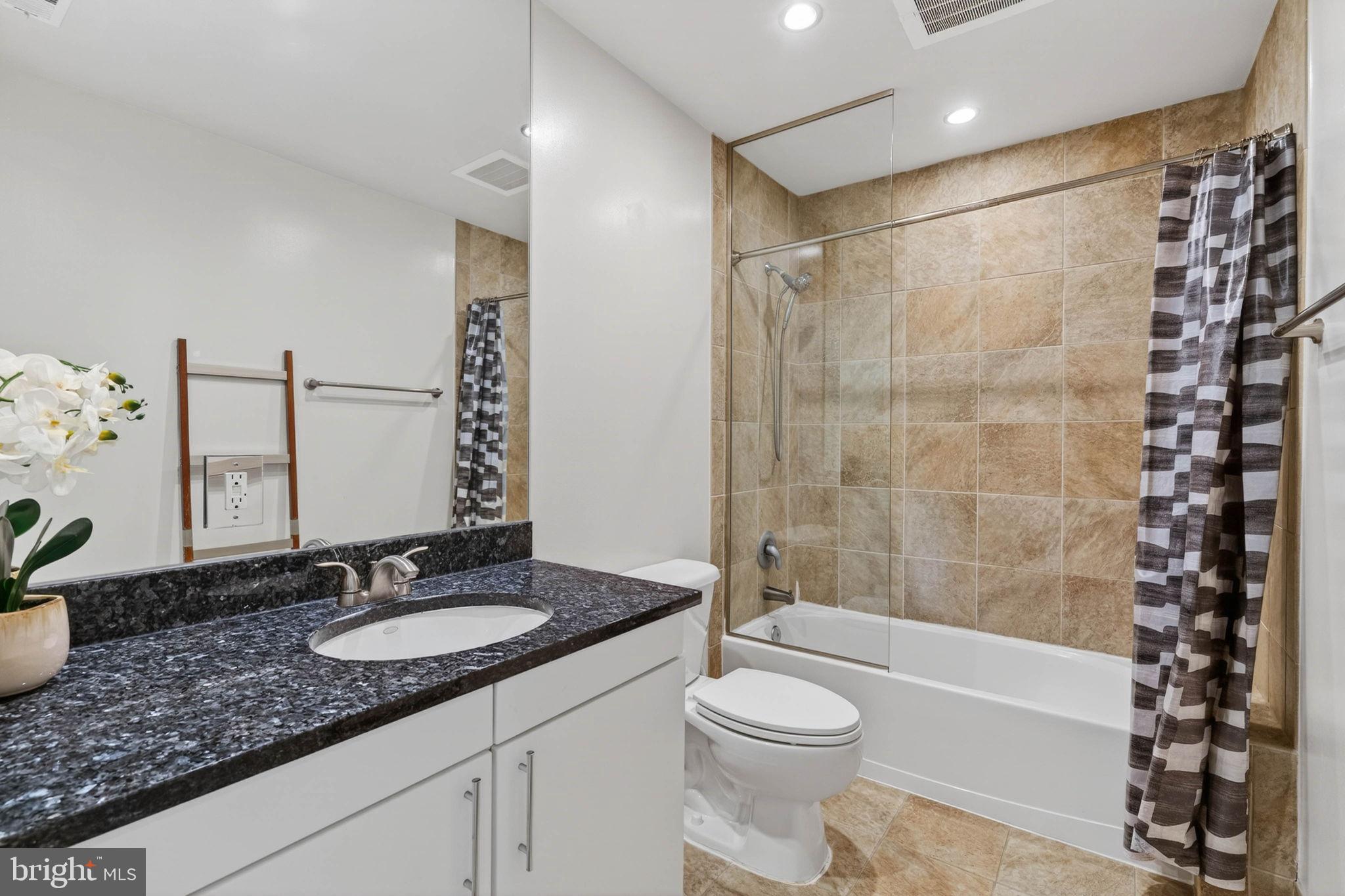 CLARENDON - Residential Lease