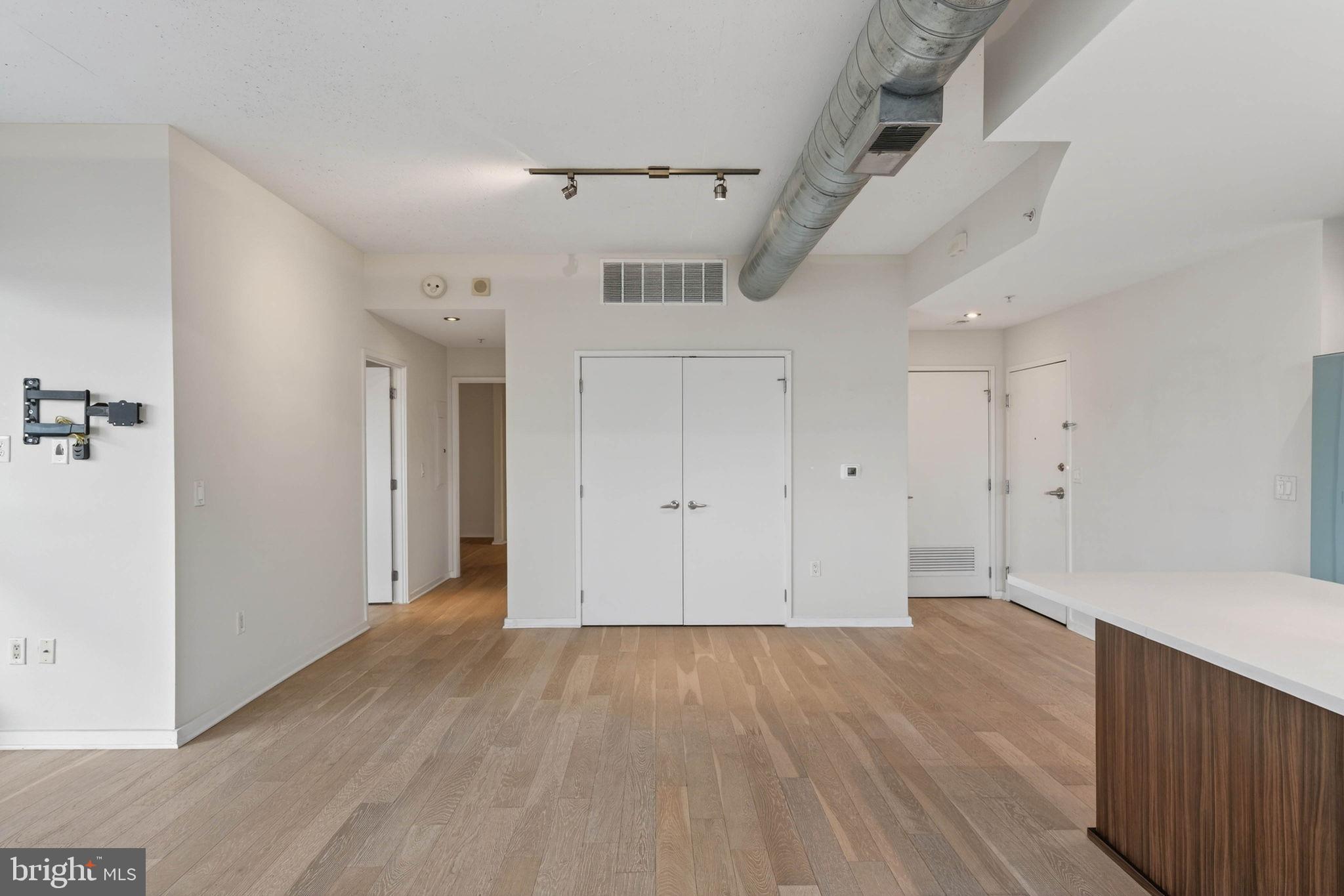 CLARENDON - Residential Lease