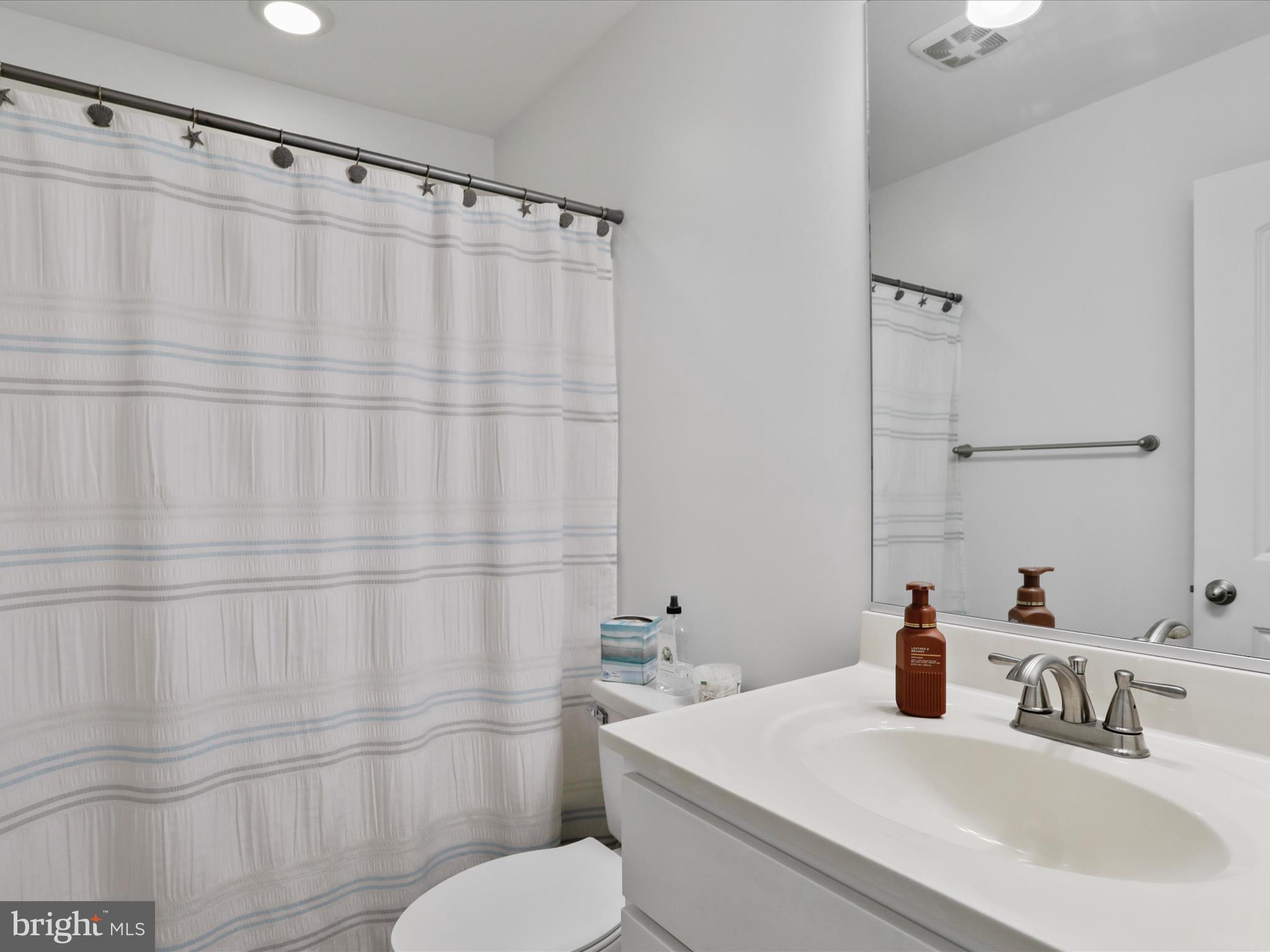 MIDDLE CREEK MANOR - Residential