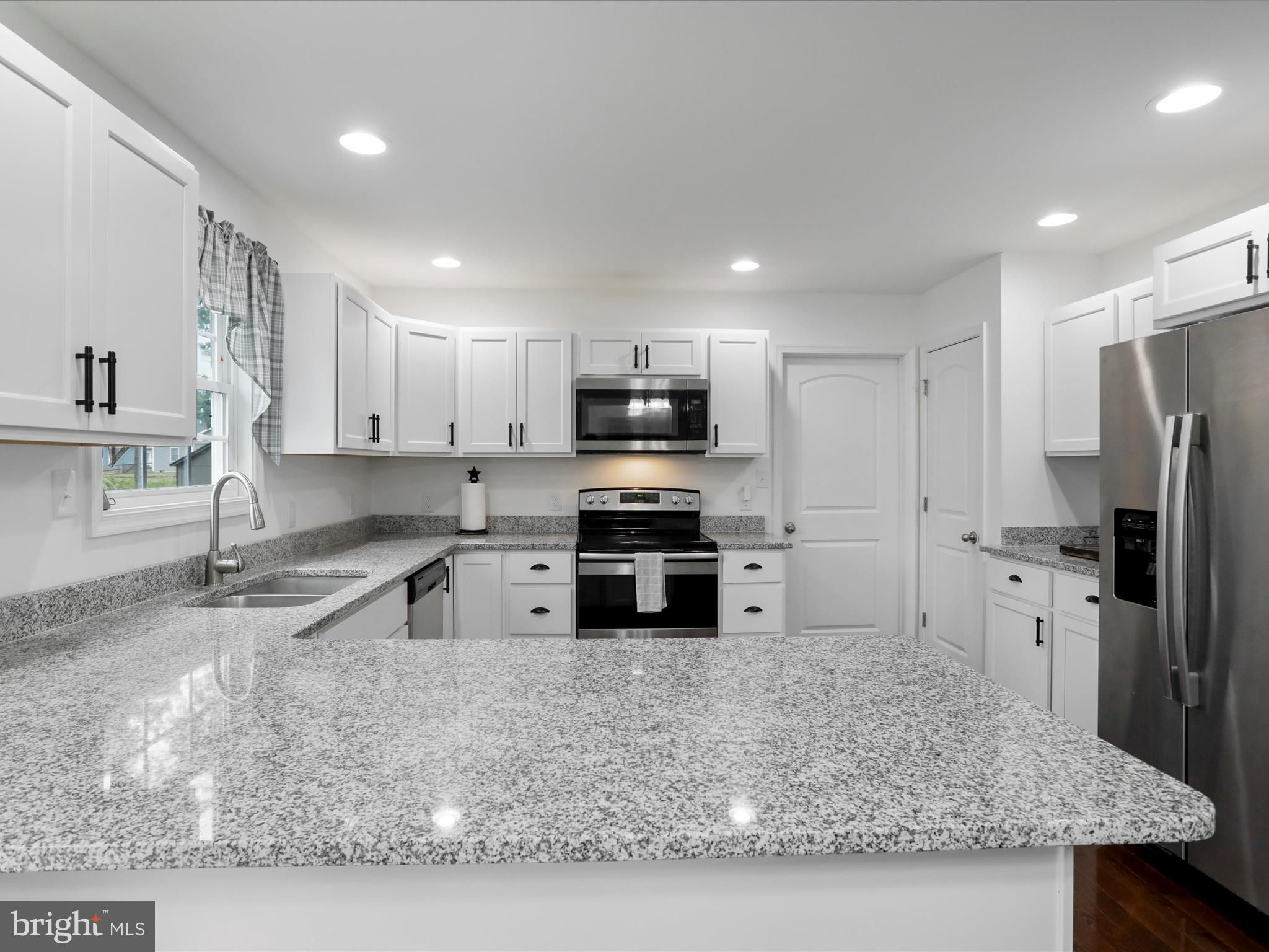 MIDDLE CREEK MANOR - Residential