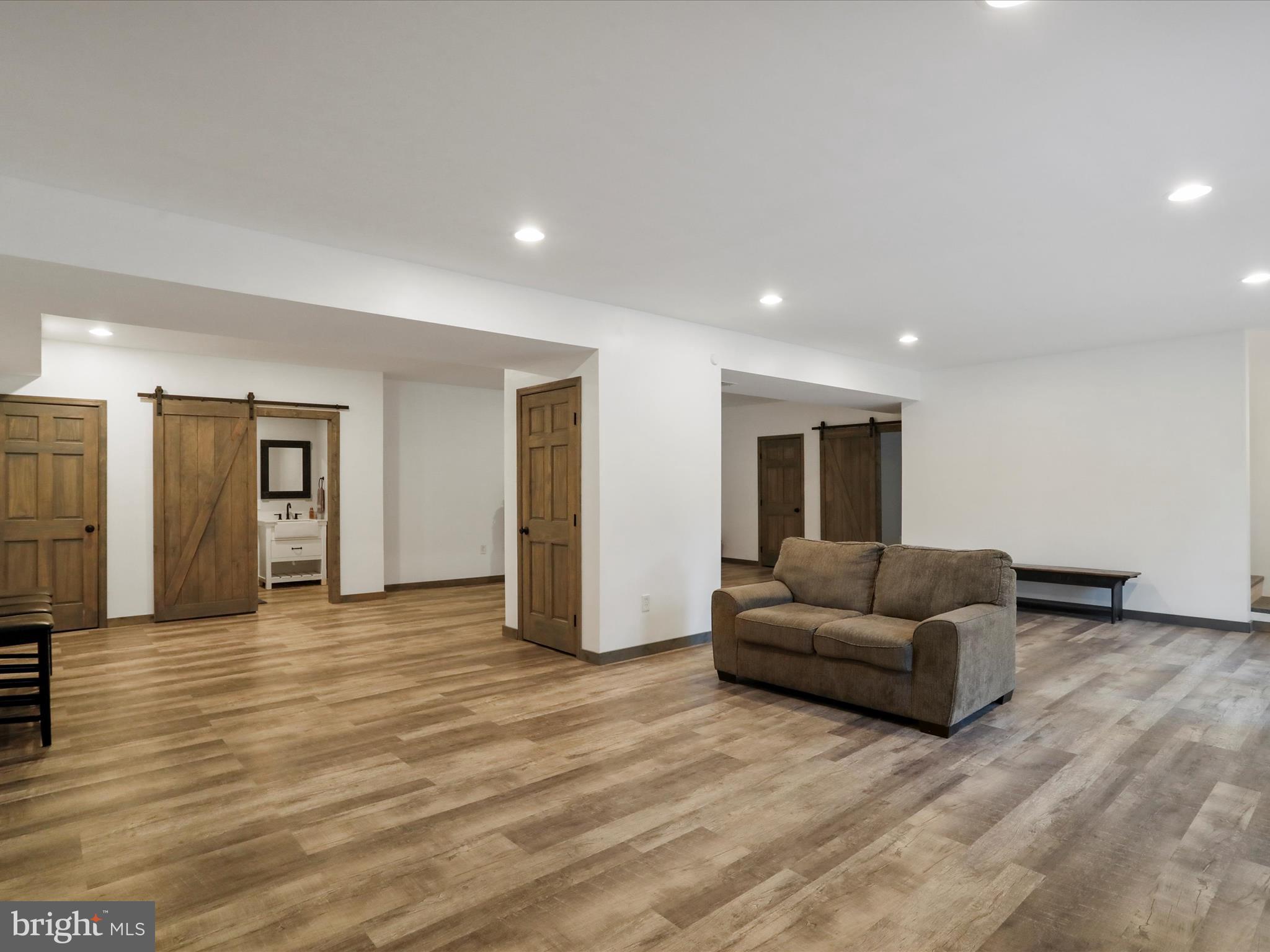 MIDDLE CREEK MANOR - Residential