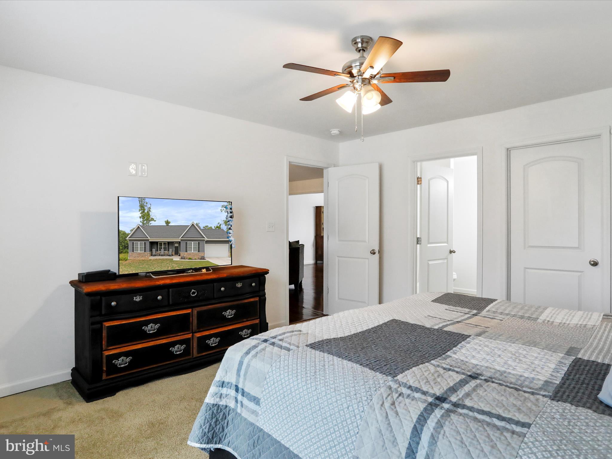 MIDDLE CREEK MANOR - Residential