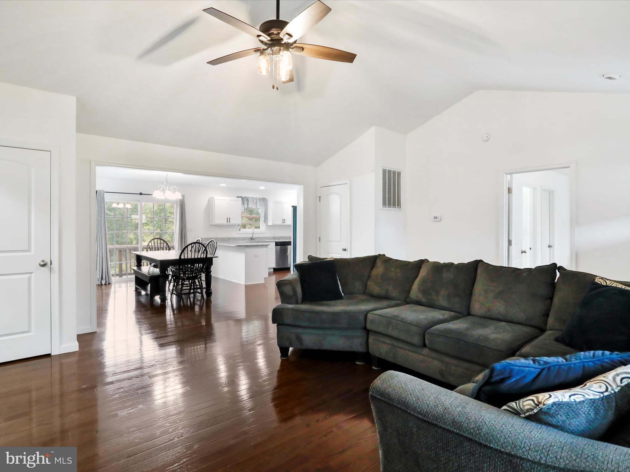 MIDDLE CREEK MANOR - Residential