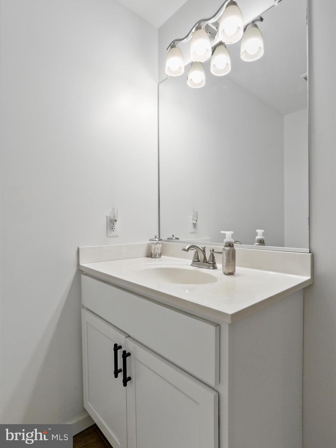 MIDDLE CREEK MANOR - Residential