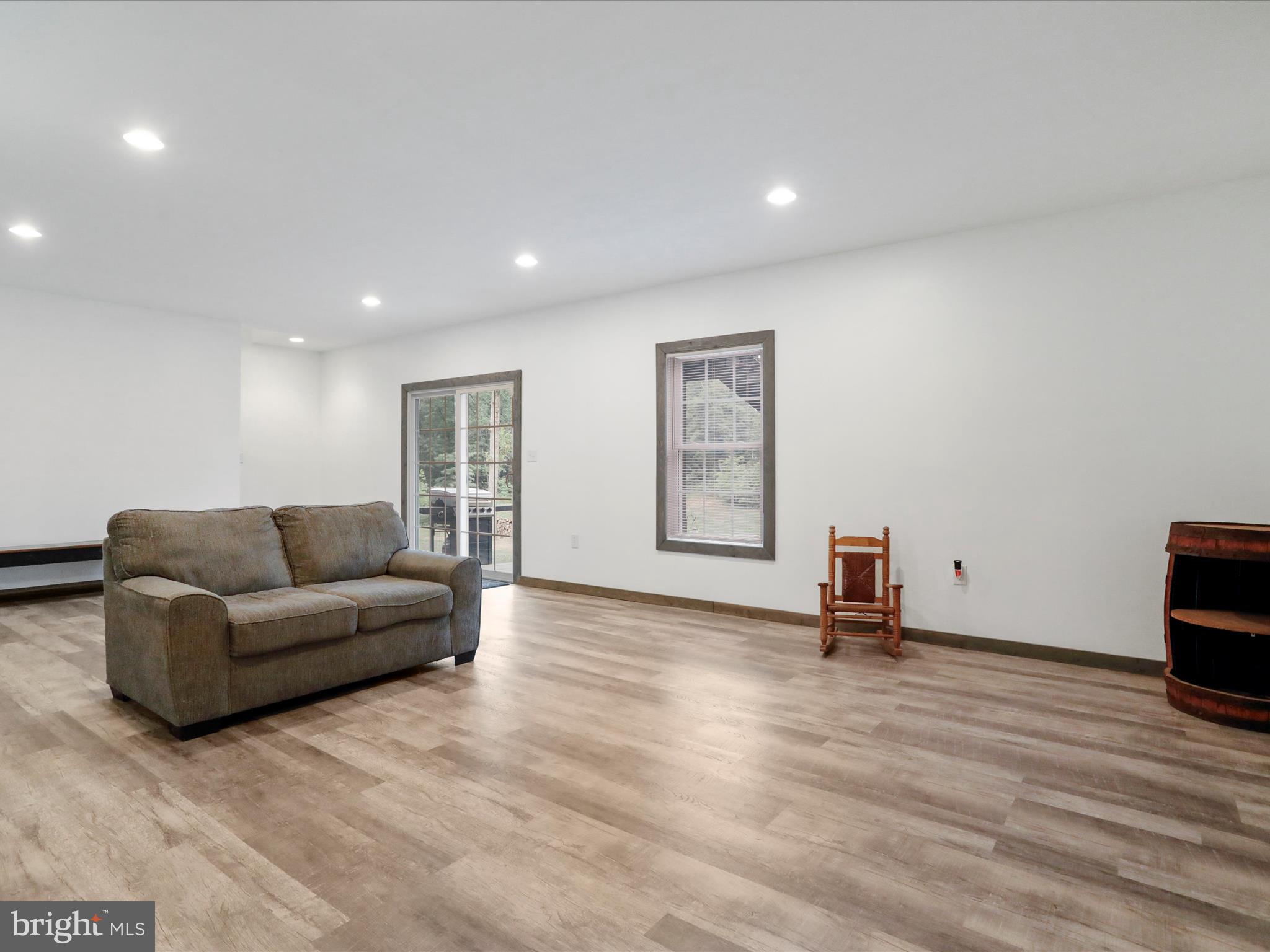 MIDDLE CREEK MANOR - Residential