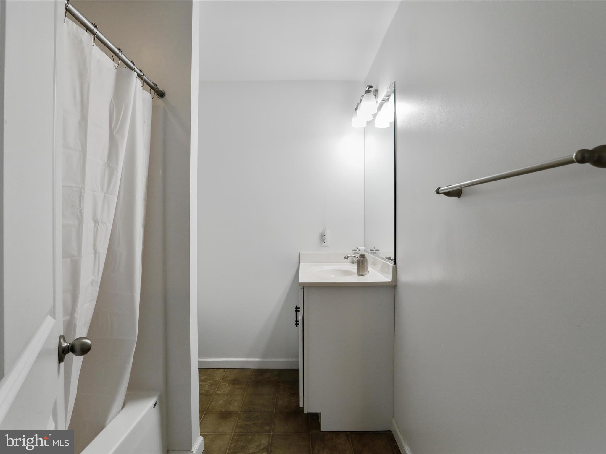 MIDDLE CREEK MANOR - Residential