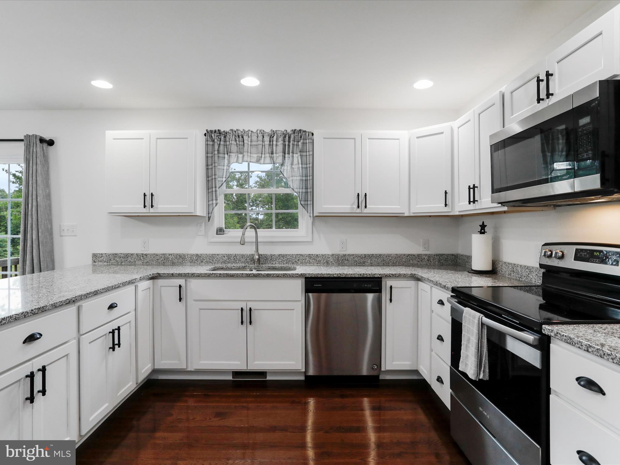 MIDDLE CREEK MANOR - Residential