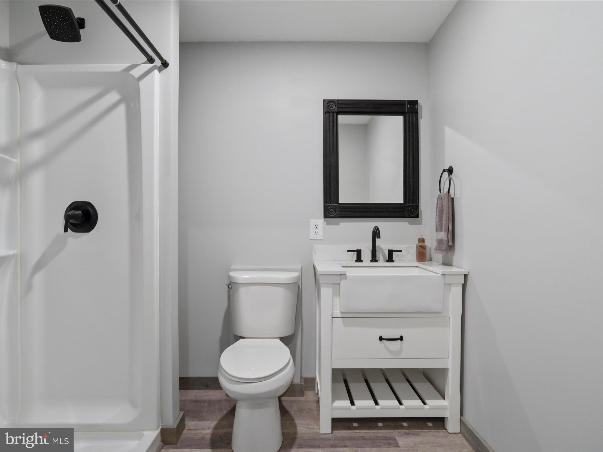 MIDDLE CREEK MANOR - Residential