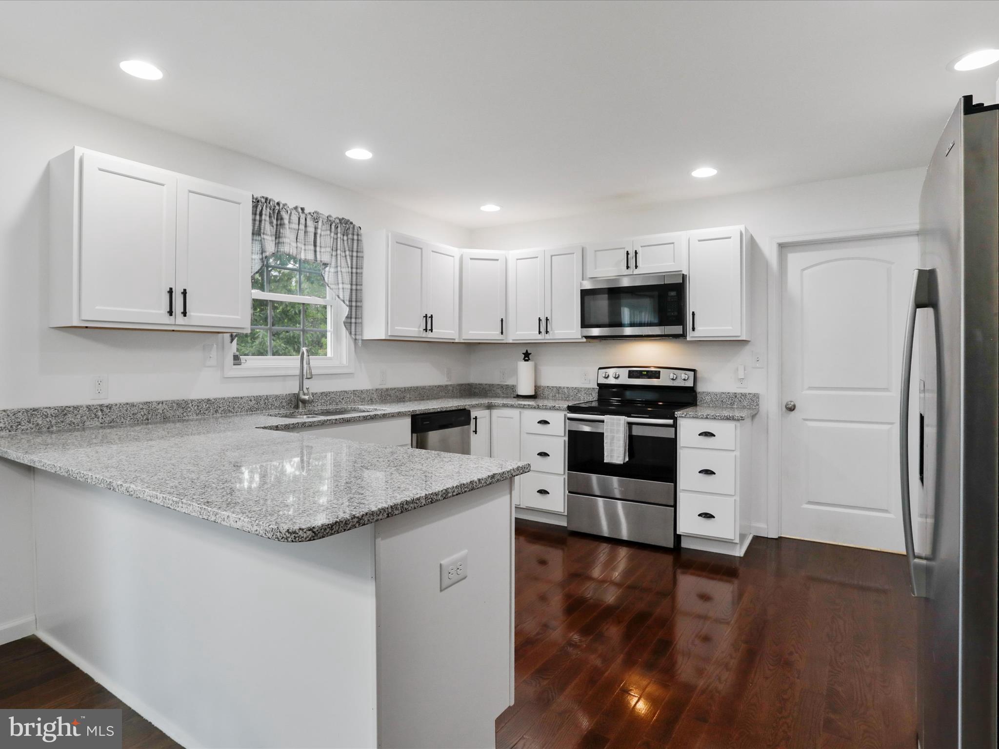 MIDDLE CREEK MANOR - Residential