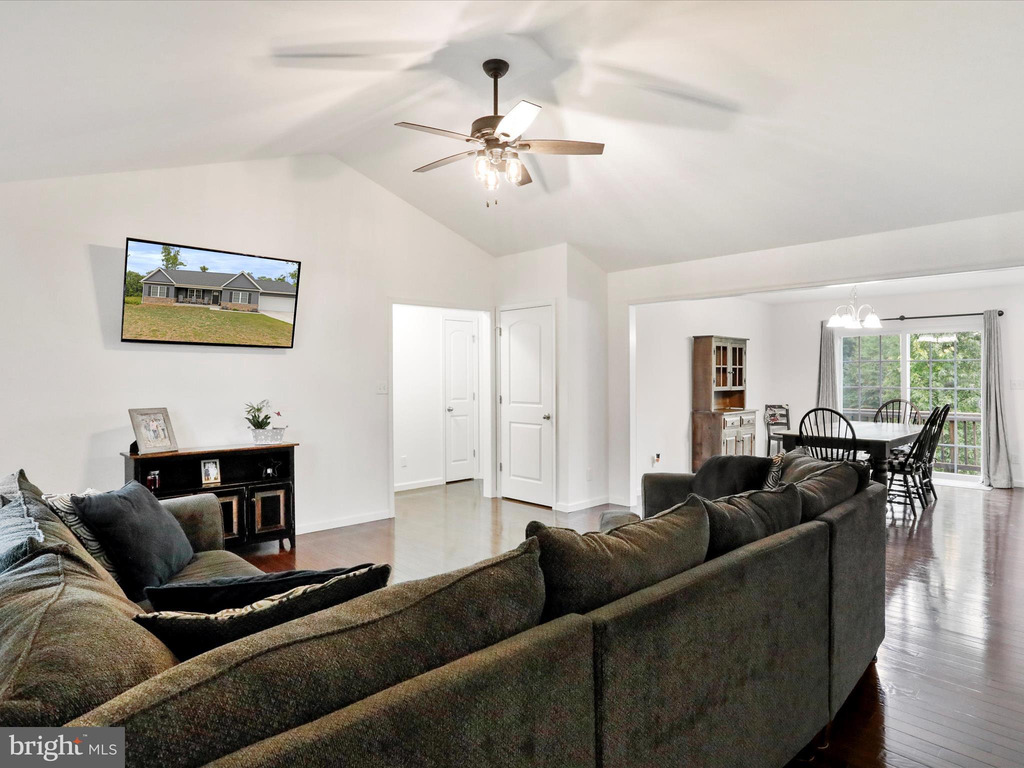 MIDDLE CREEK MANOR - Residential