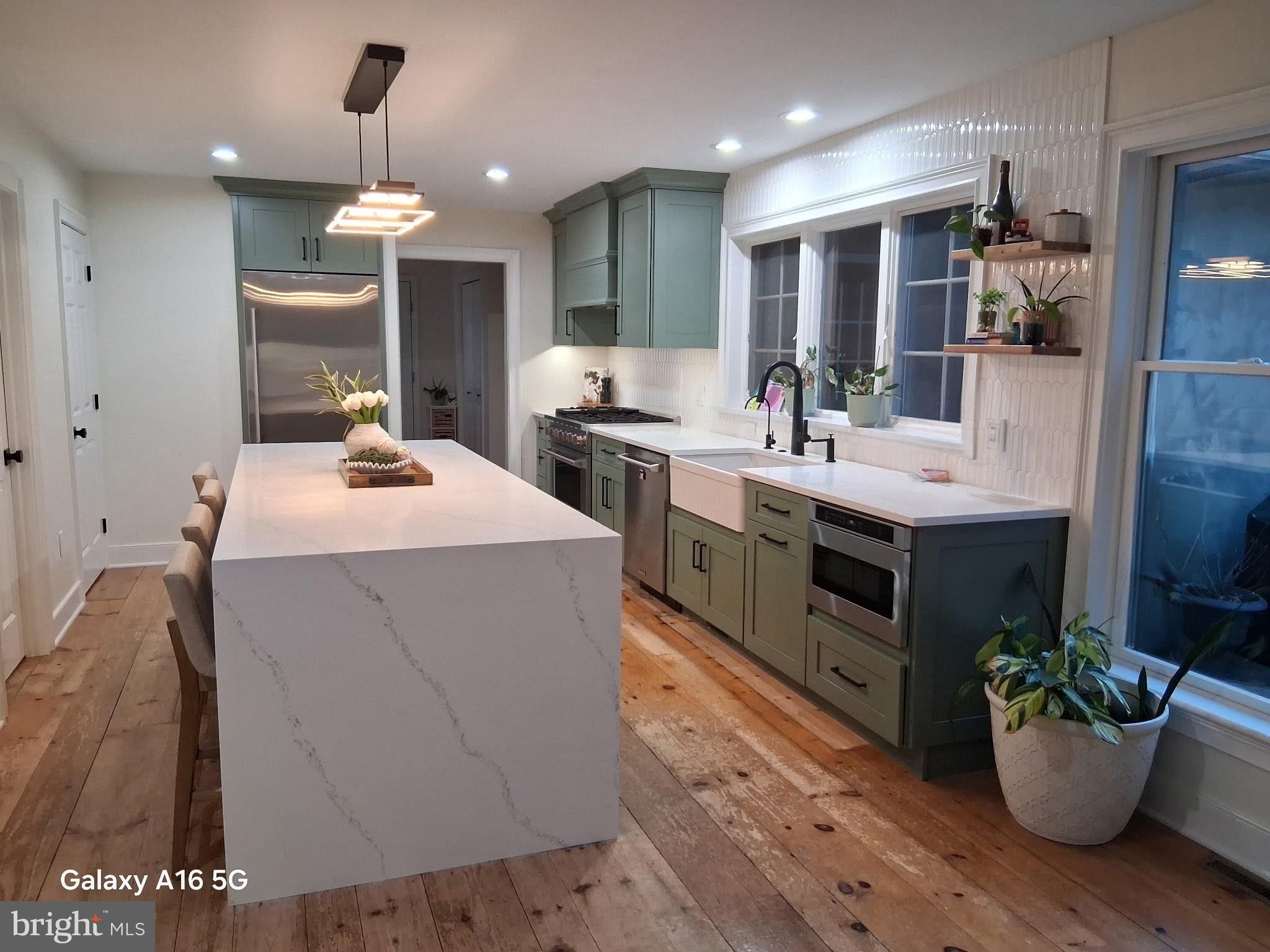 744 GOOSE NECK DRIVE