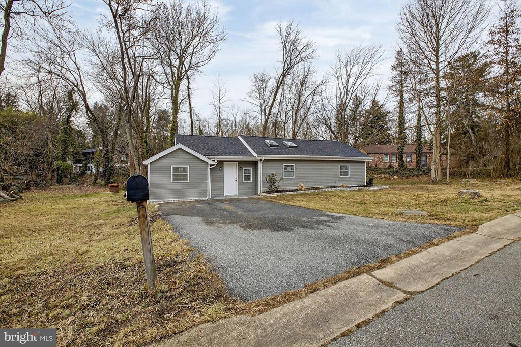 Photo of 4 Lower Greenbriar Road, WILMINGTON, DE 19810 (MLS # DENC2095242)