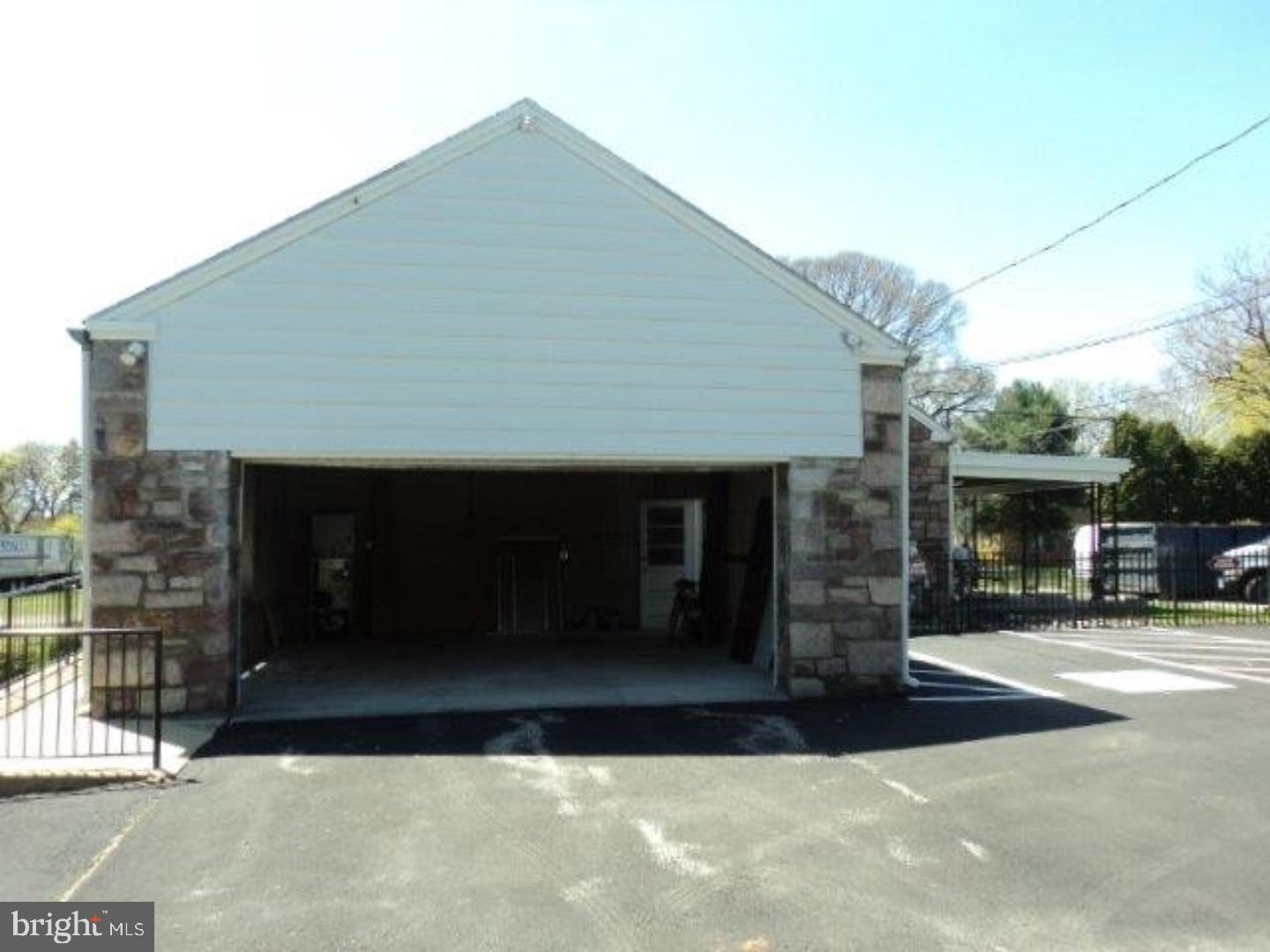 2111 DEKALB PIKE