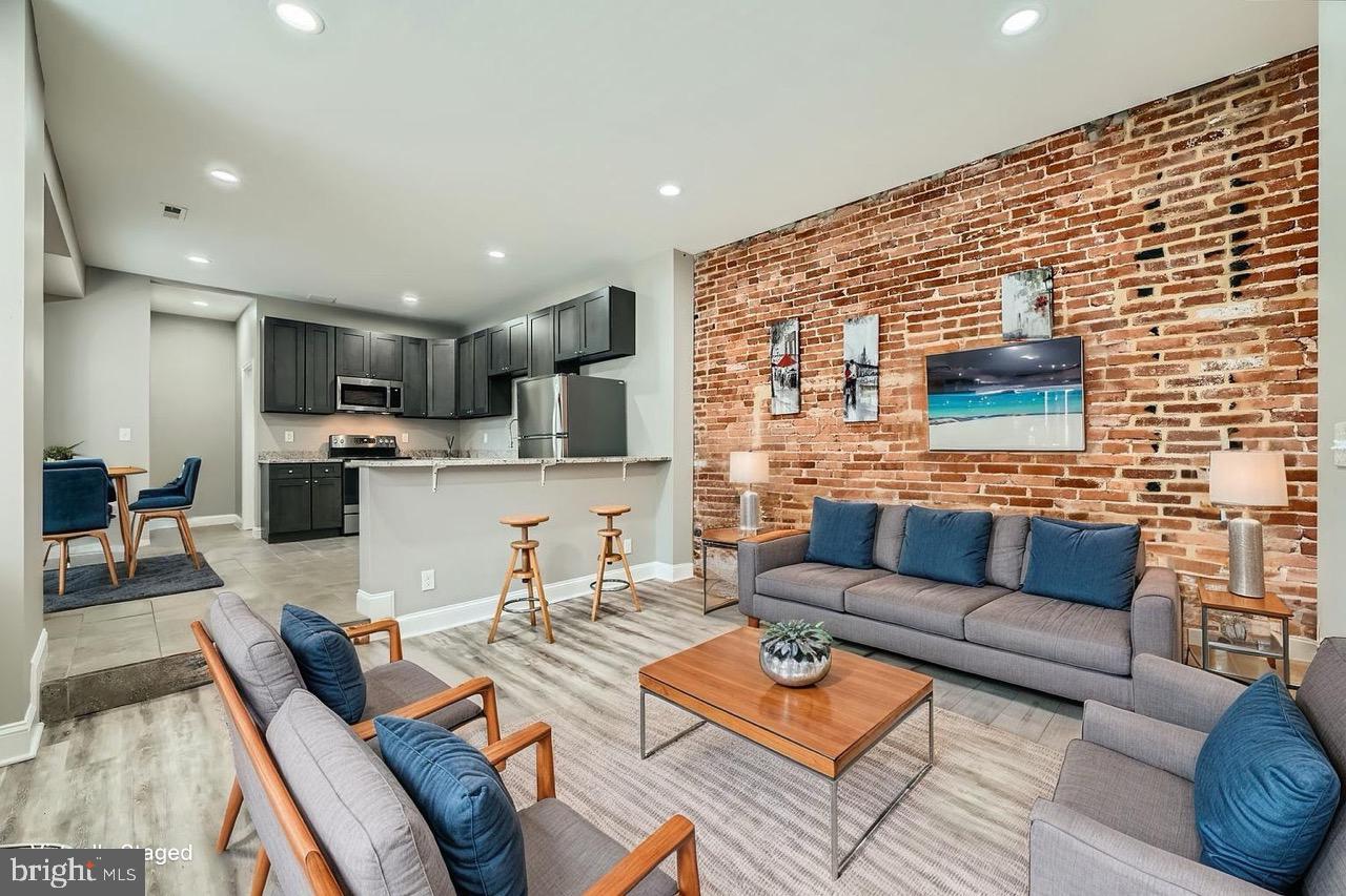 2424 E FAYETTE STREET