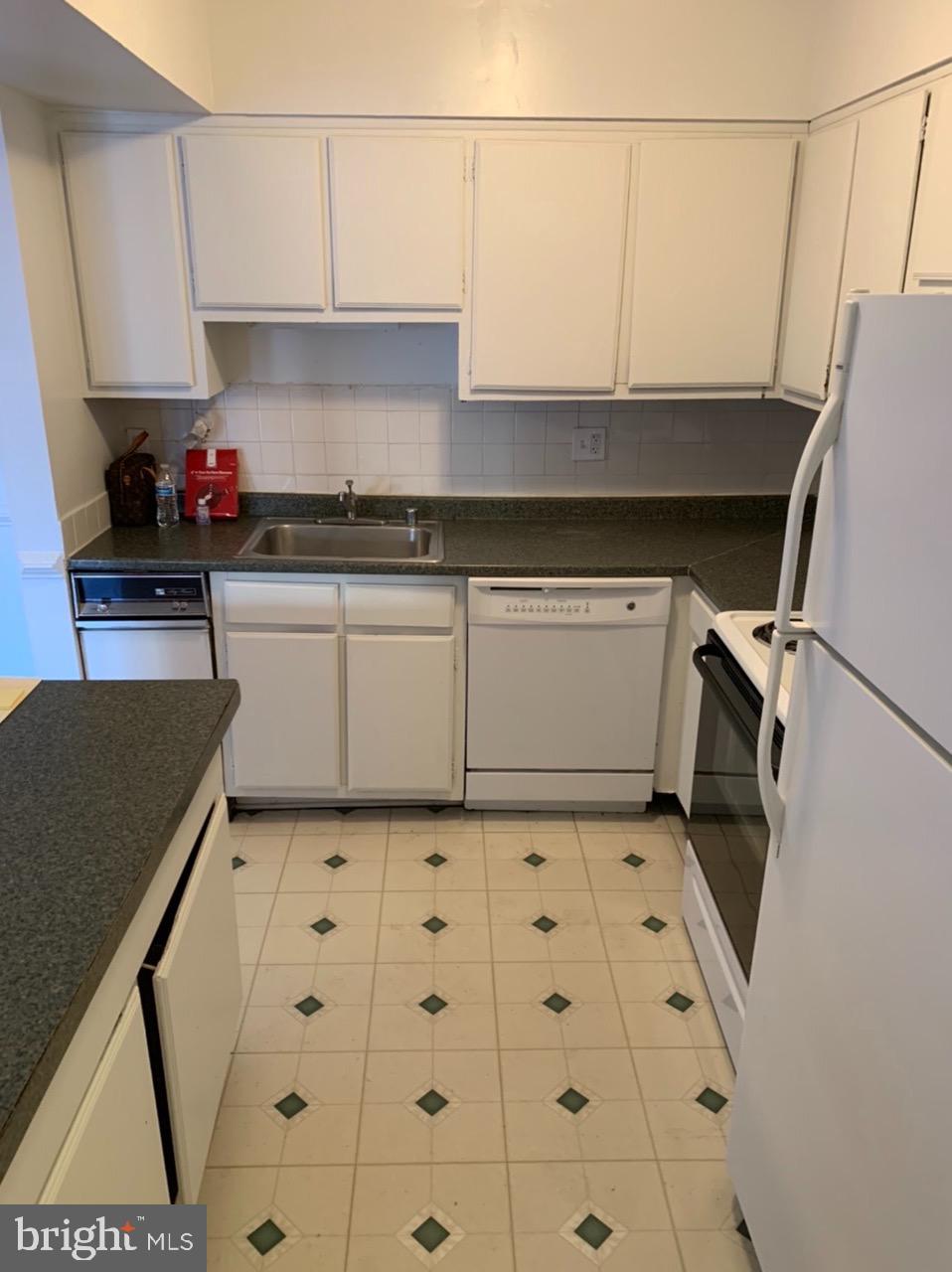 TREETOP CONDO - Residential