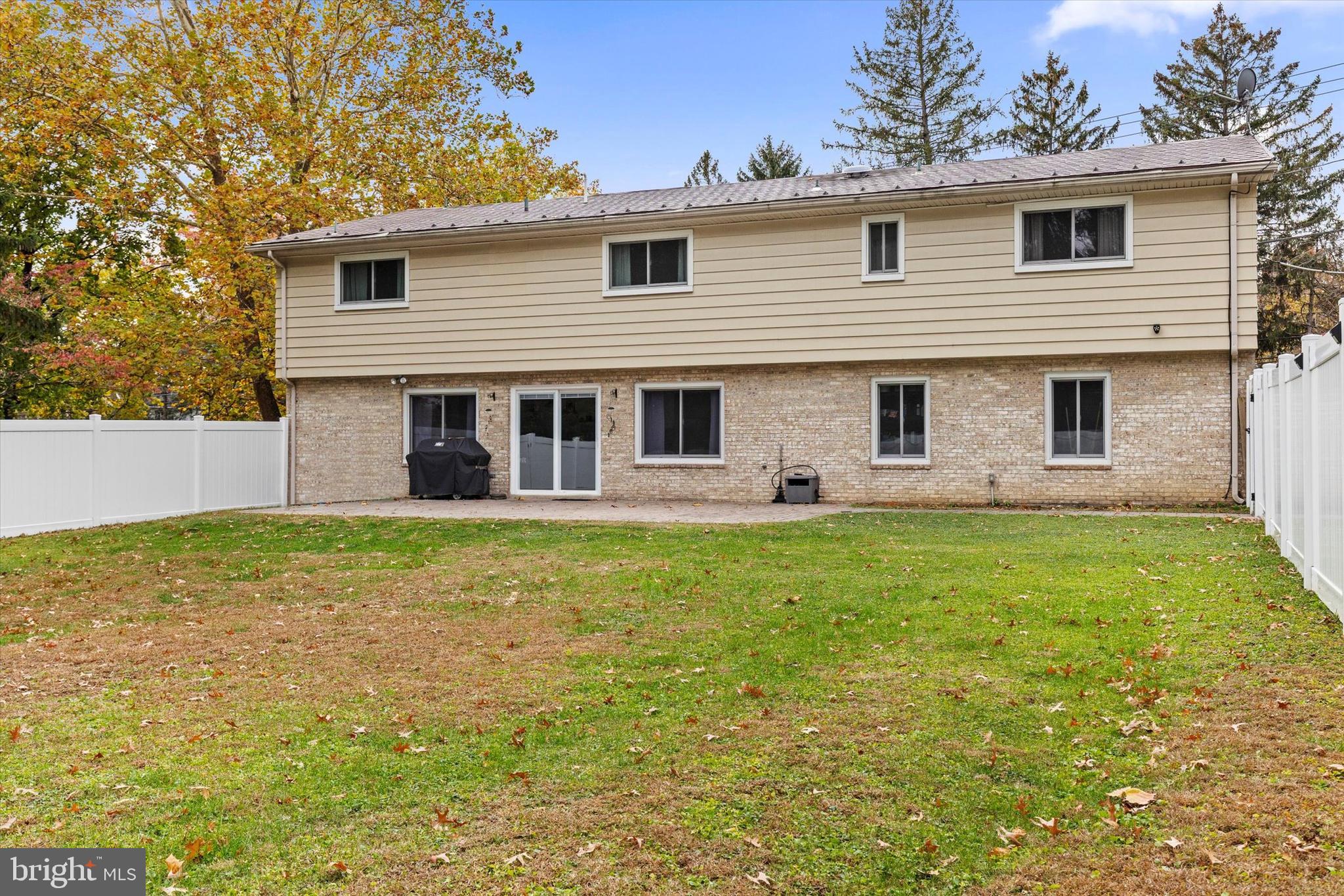 COLONIAL CREST - Residential