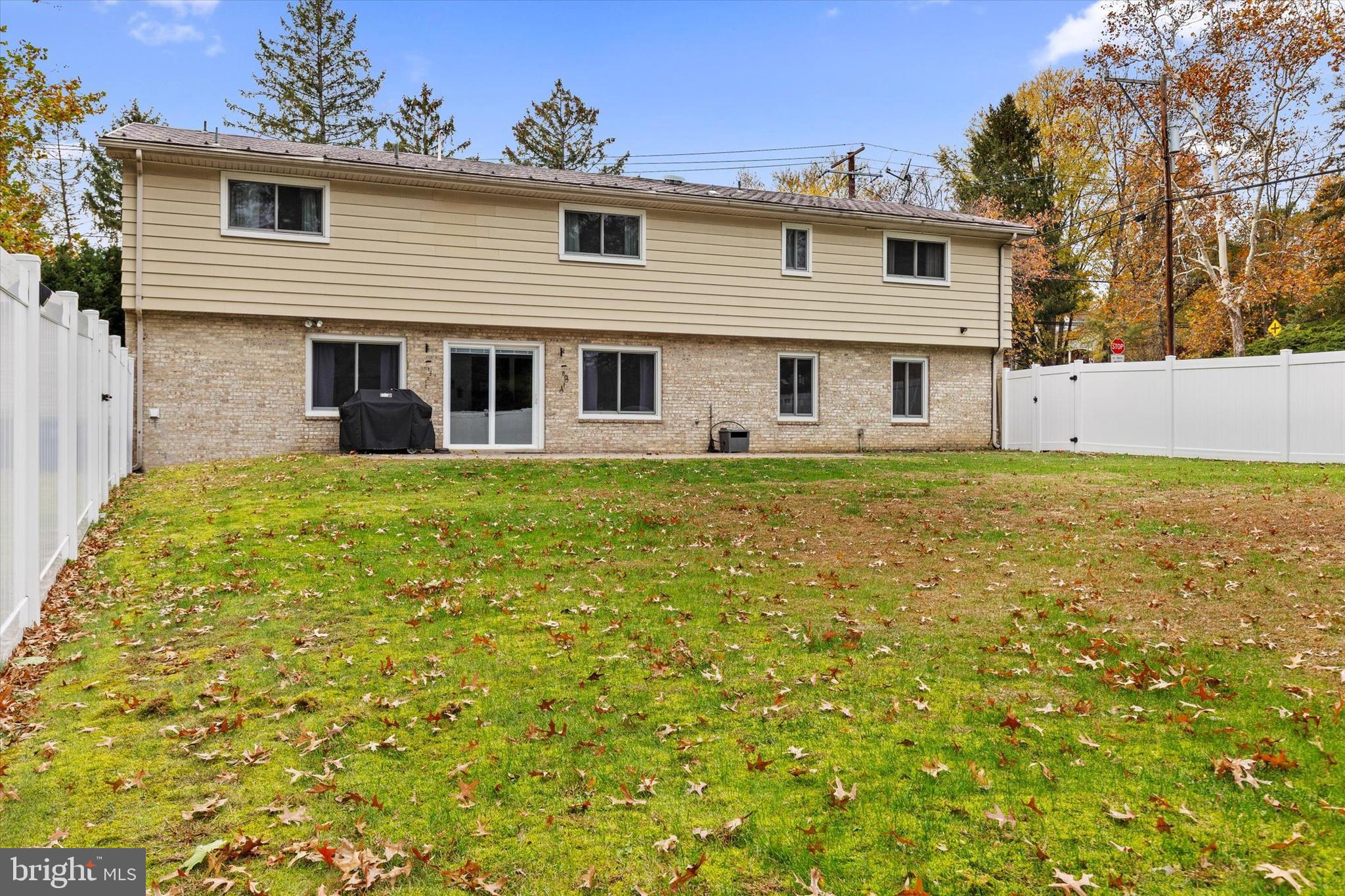 COLONIAL CREST - Residential