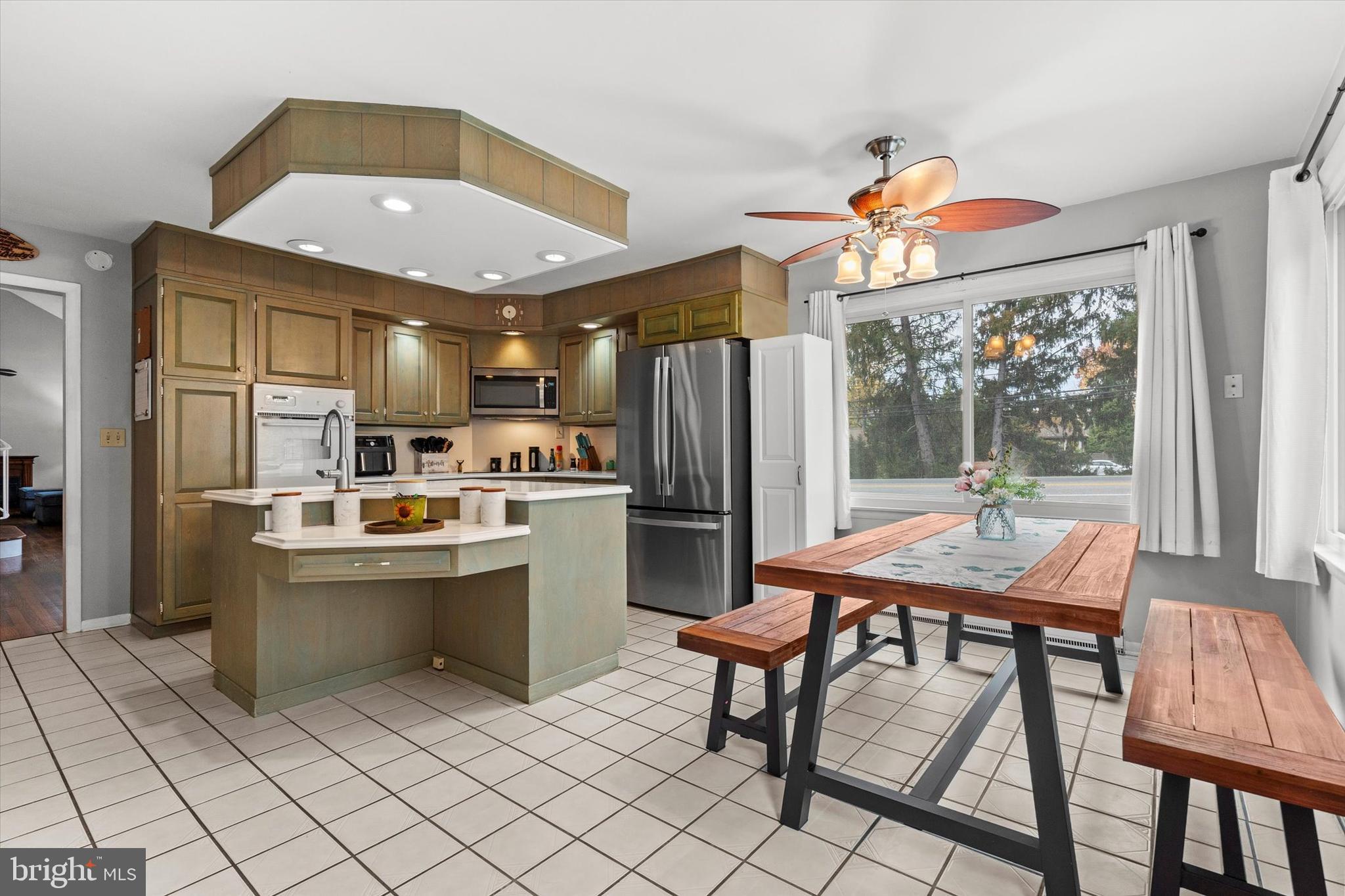 COLONIAL CREST - Residential