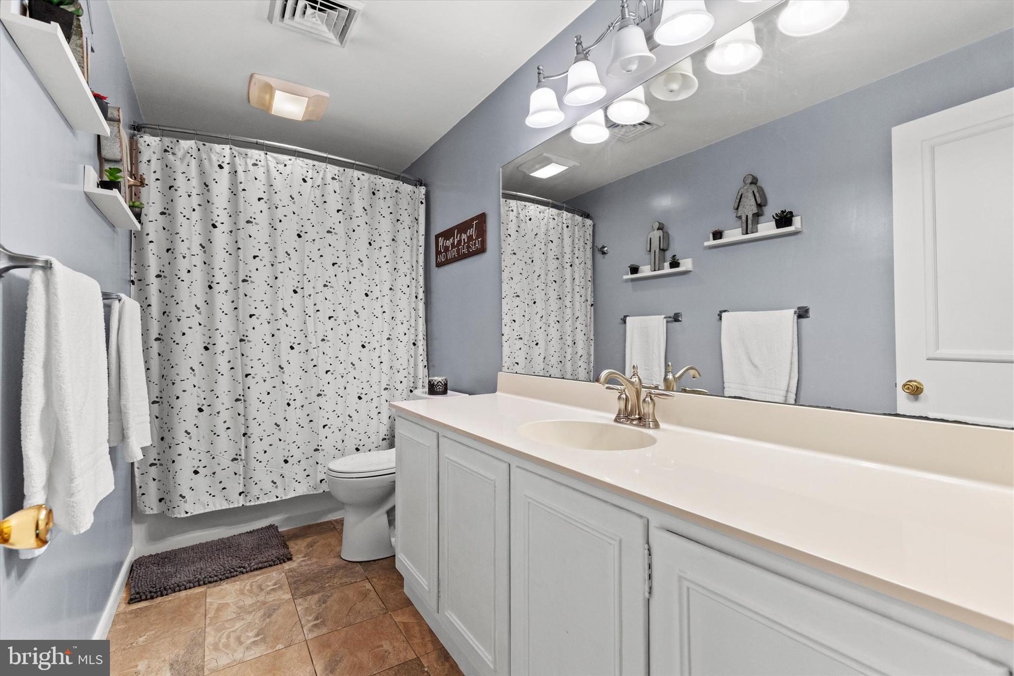 COLONIAL CREST - Residential