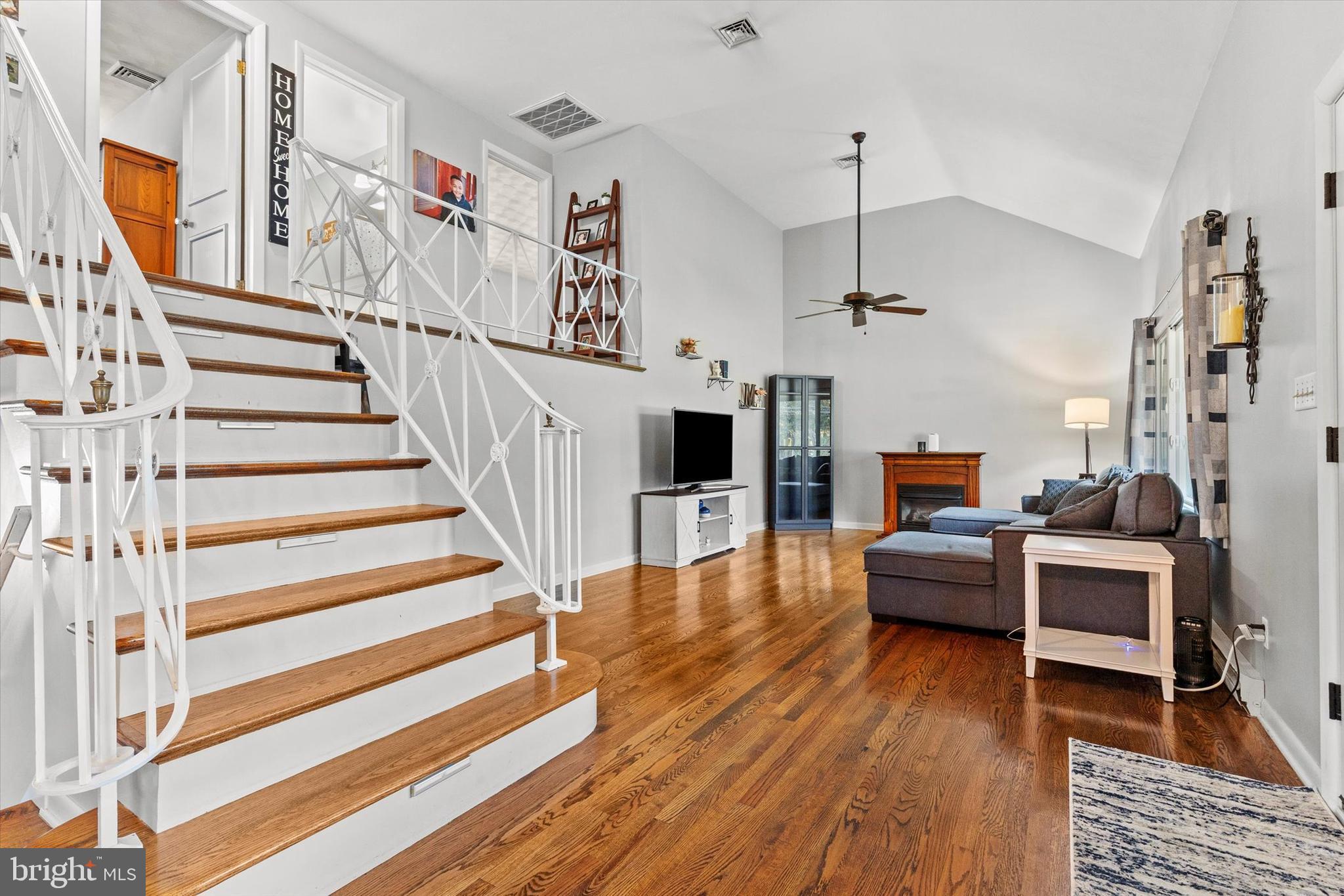 COLONIAL CREST - Residential