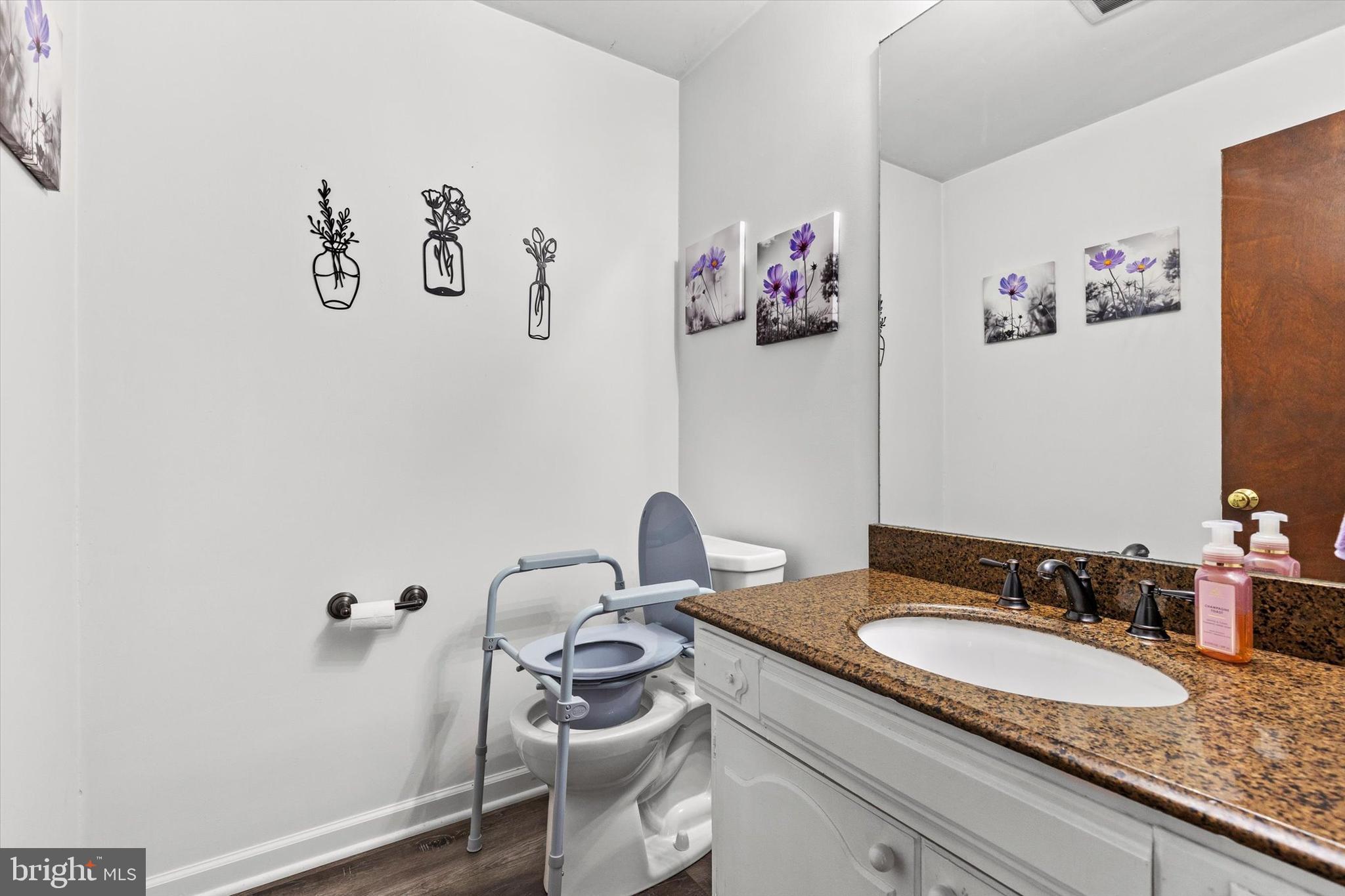 COLONIAL CREST - Residential