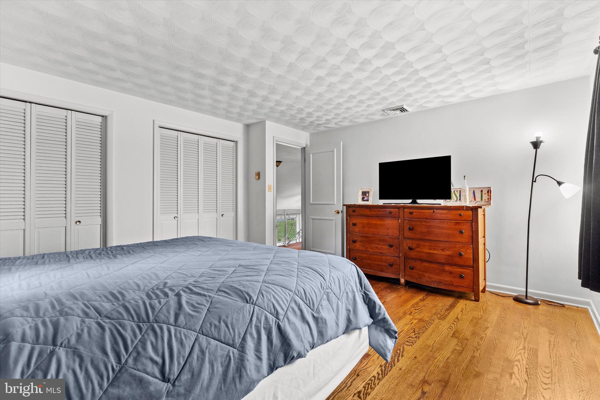 COLONIAL CREST - Residential