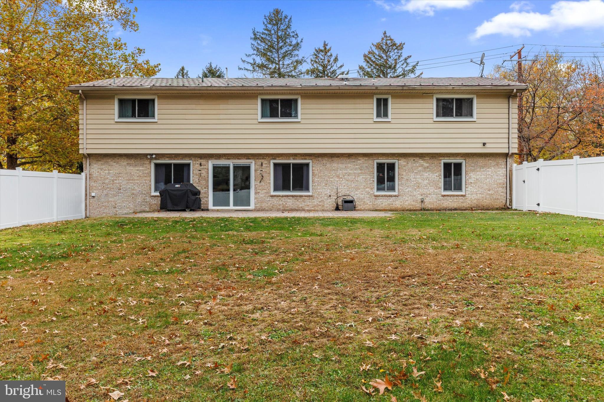 COLONIAL CREST - Residential