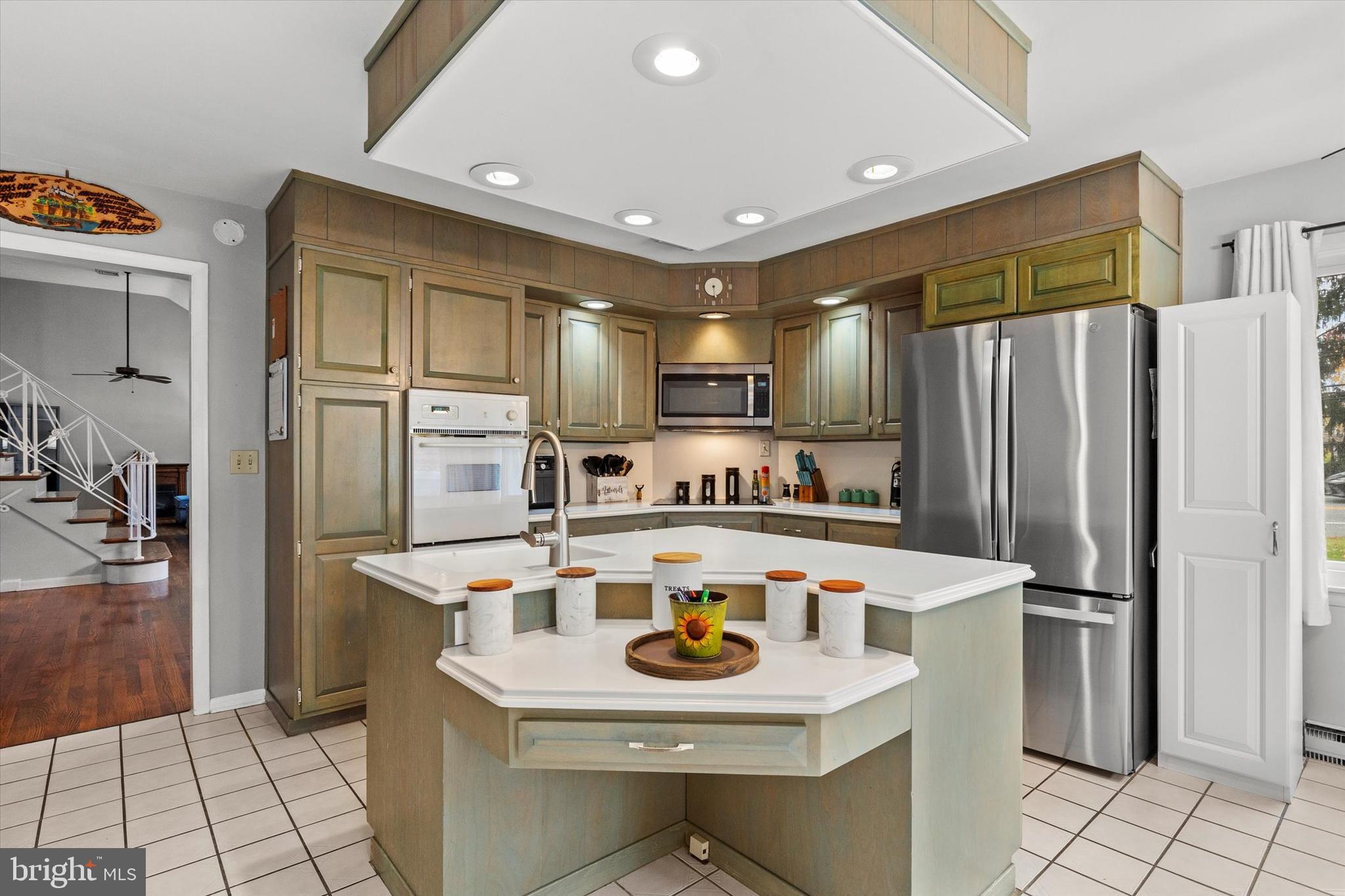 COLONIAL CREST - Residential