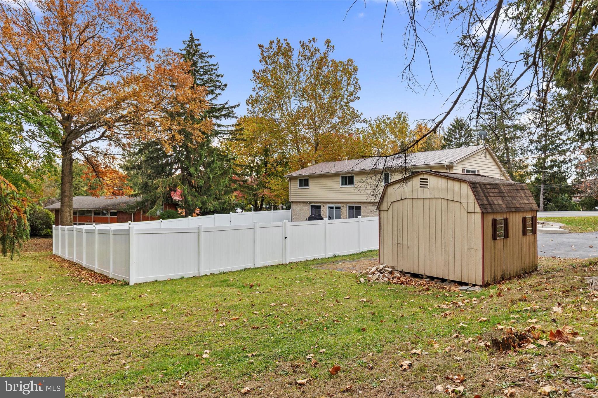 COLONIAL CREST - Residential