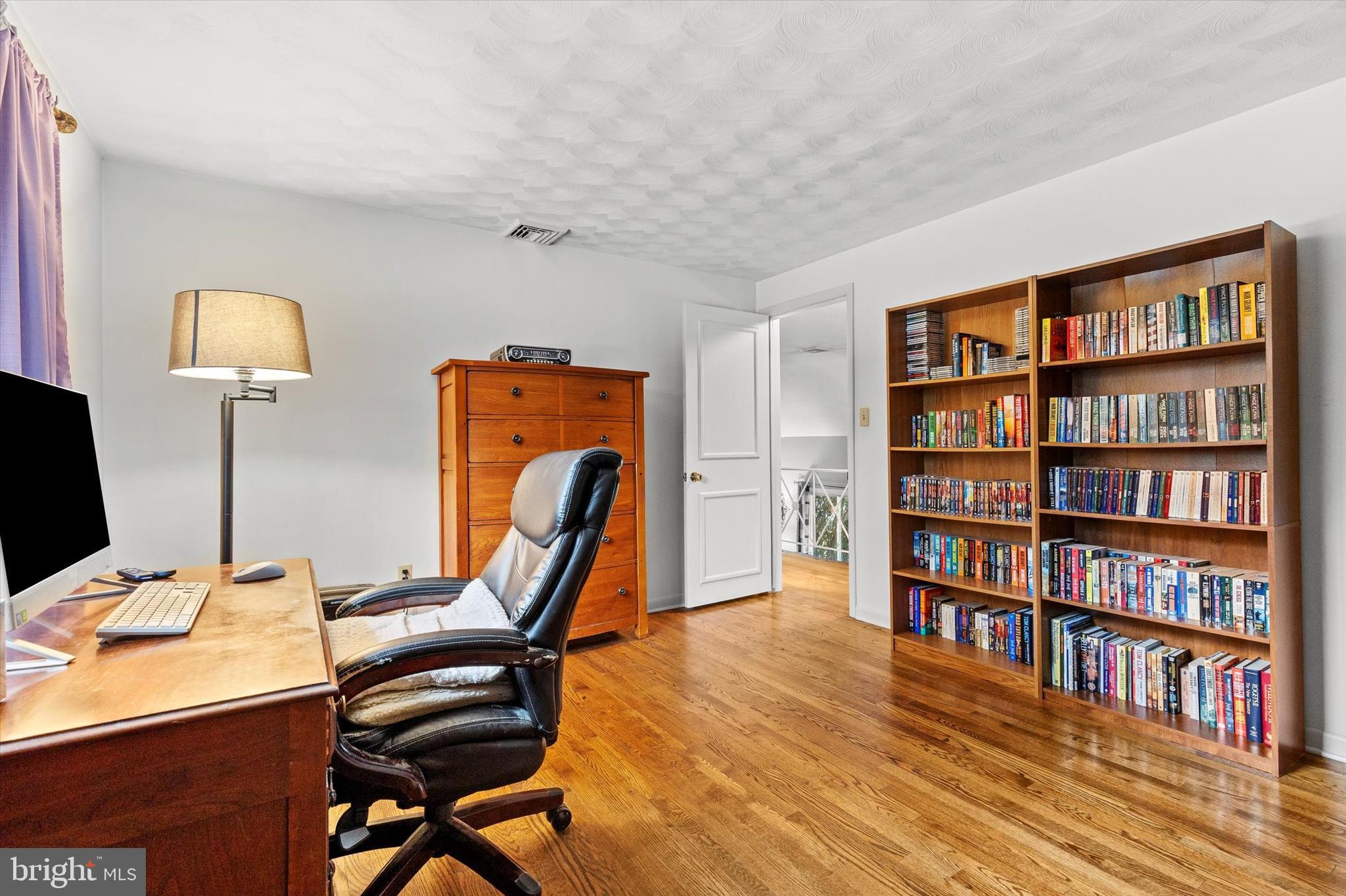 COLONIAL CREST - Residential