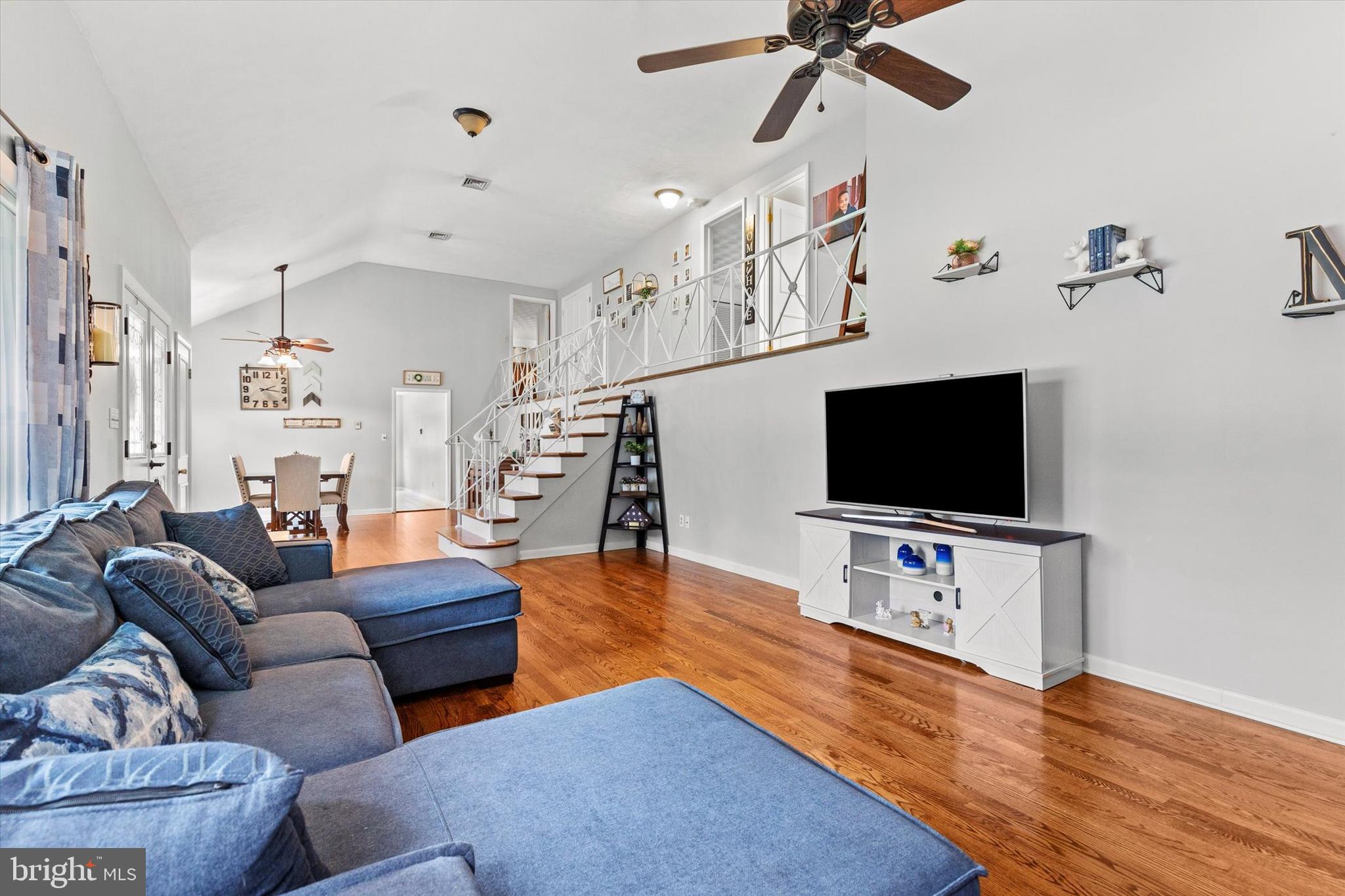 COLONIAL CREST - Residential