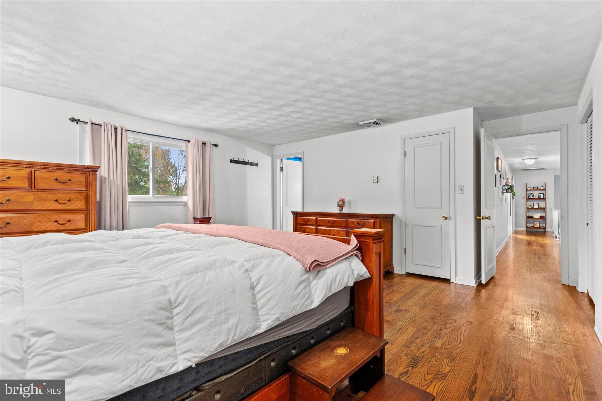 COLONIAL CREST - Residential