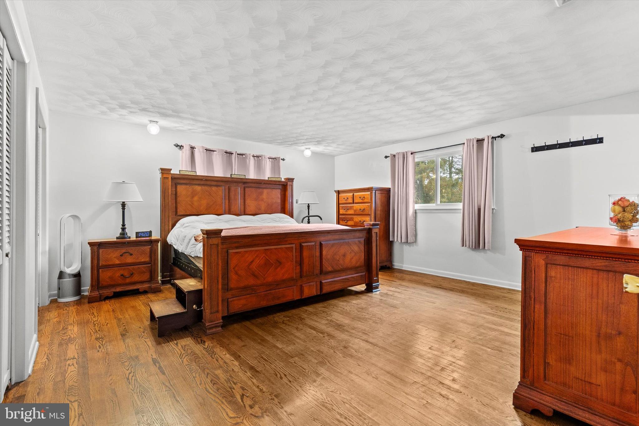 COLONIAL CREST - Residential