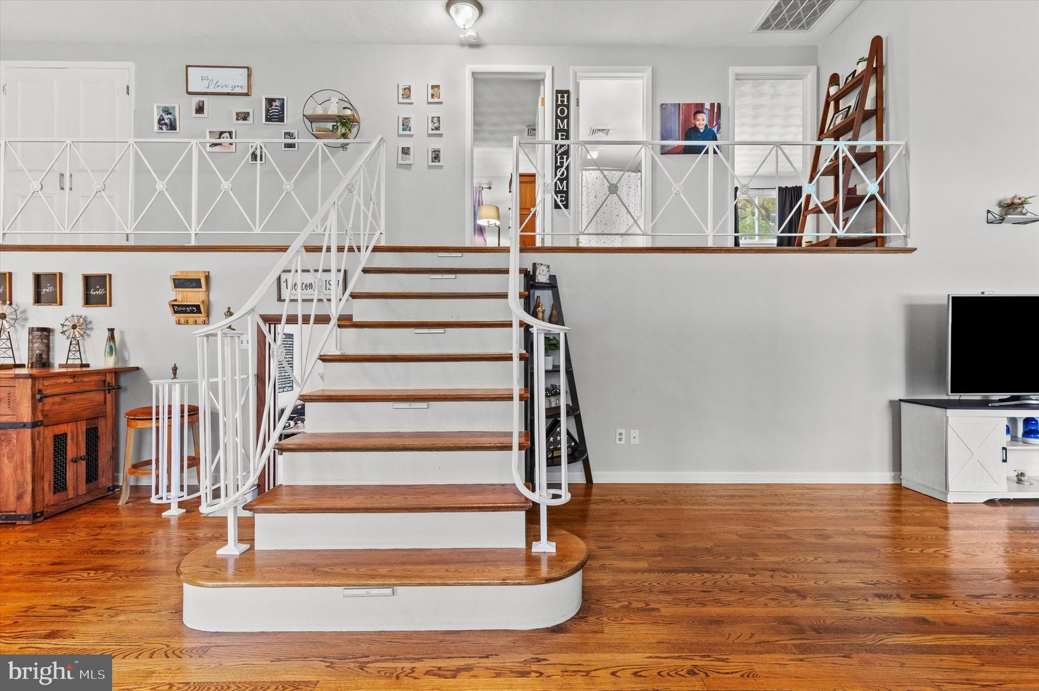 COLONIAL CREST - Residential