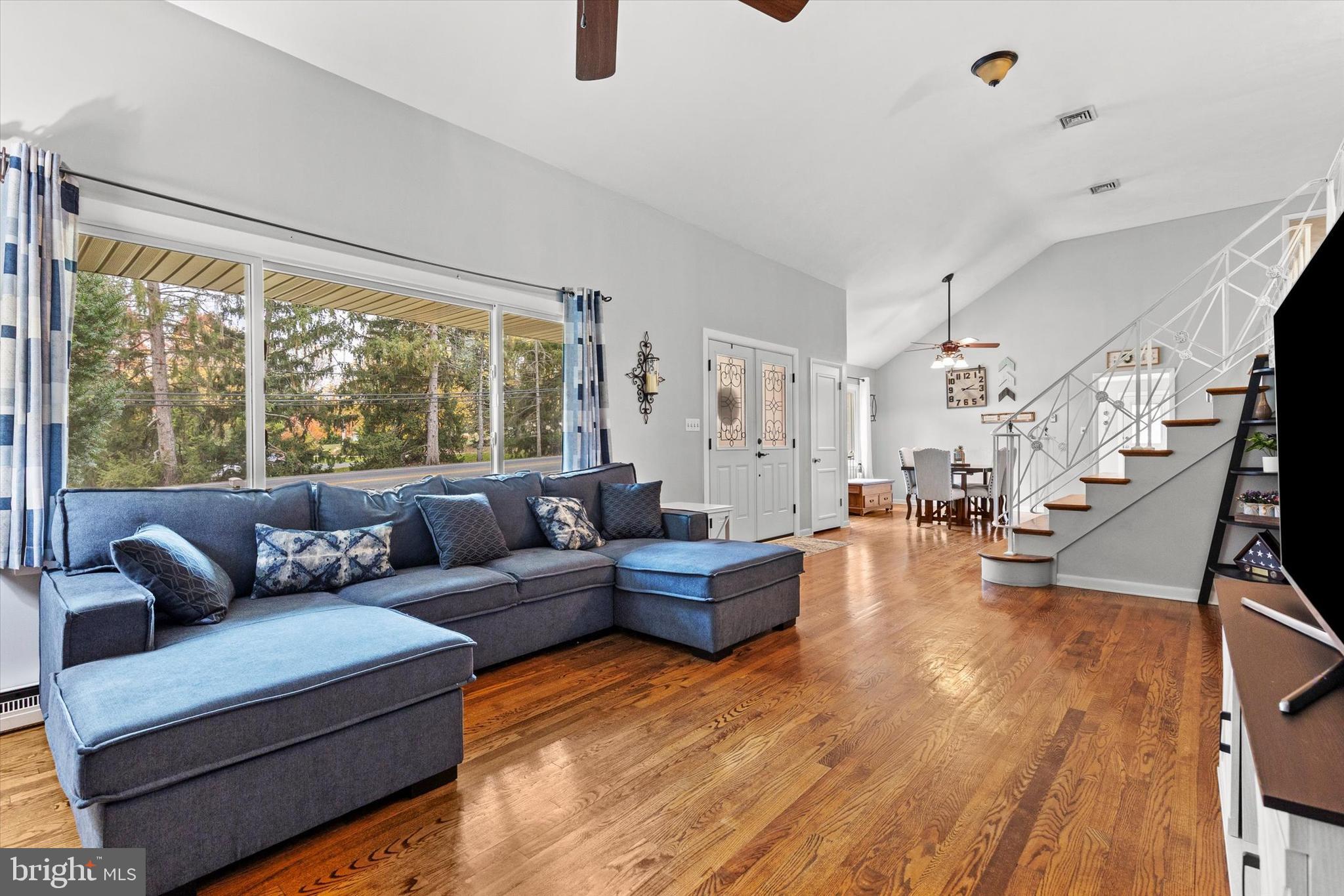 COLONIAL CREST - Residential