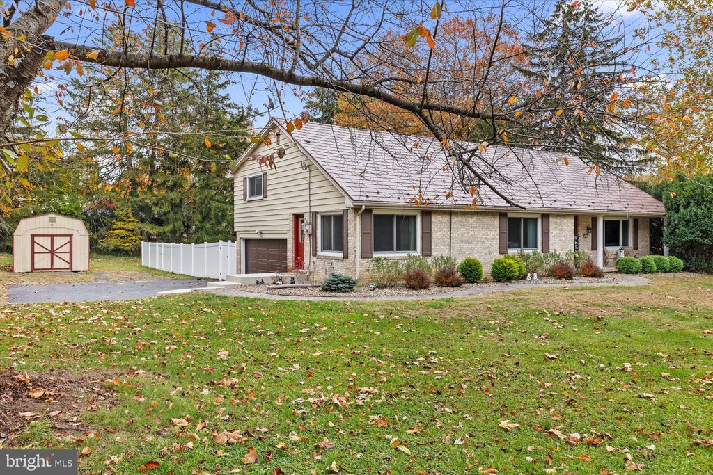 Photo of 1605 Colonial Road, HARRISBURG, PA 17112 (MLS # PADA2051332)