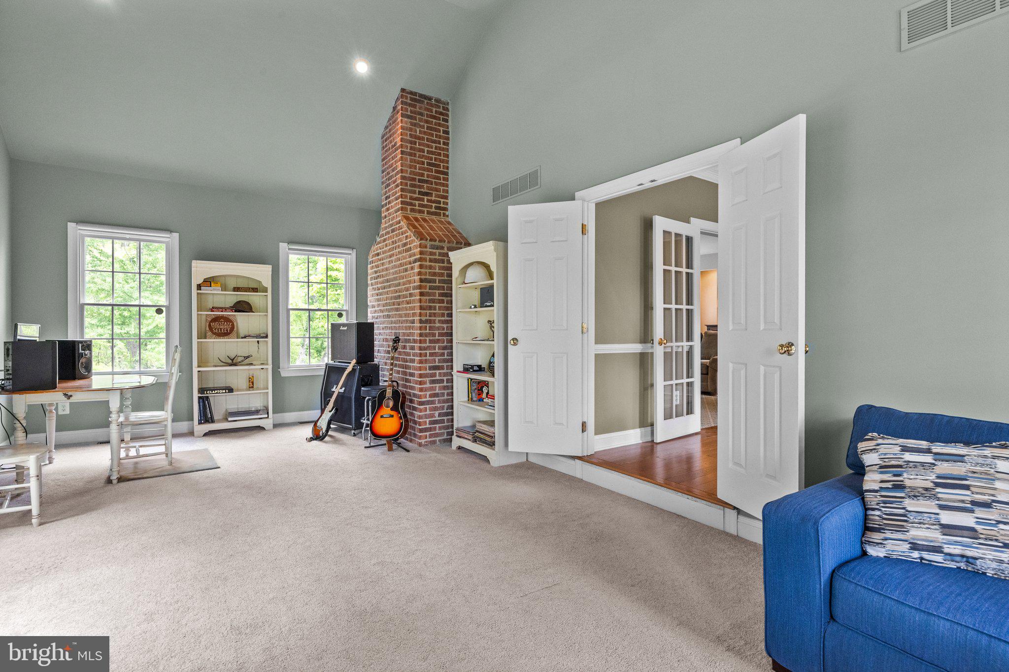 RIVER CROSSING - Residential