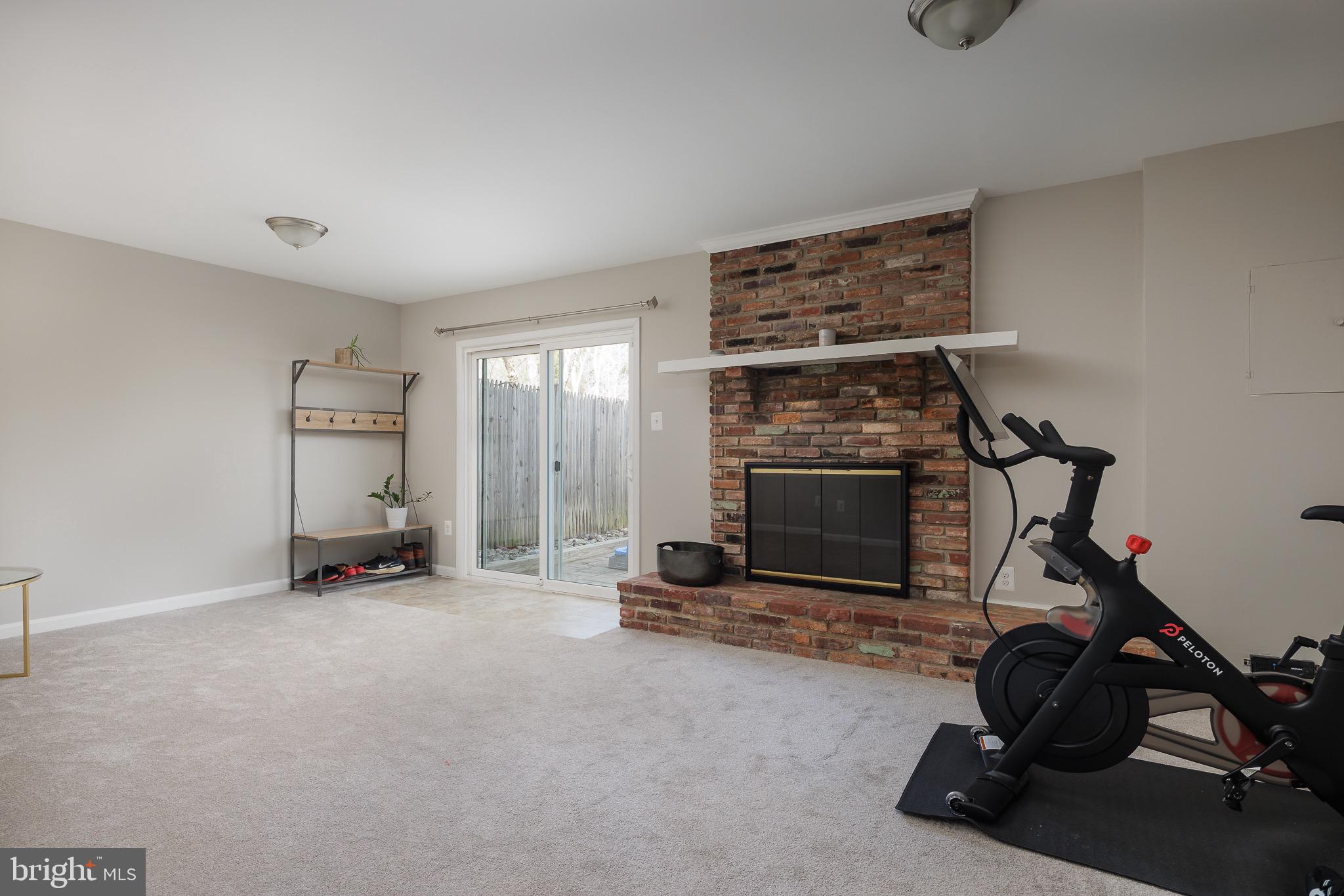 TOWNES OF ORANGE HUNT - Residential