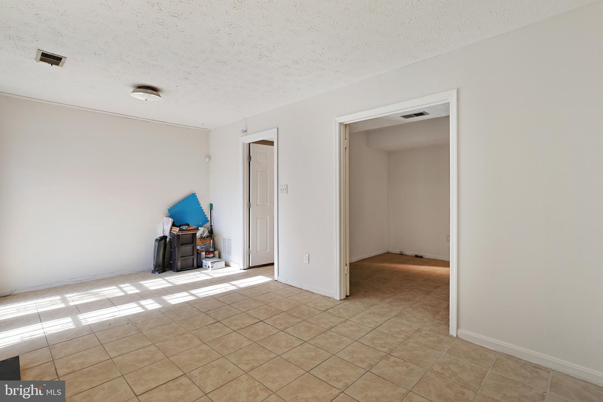 COLONY SQUARE - Residential