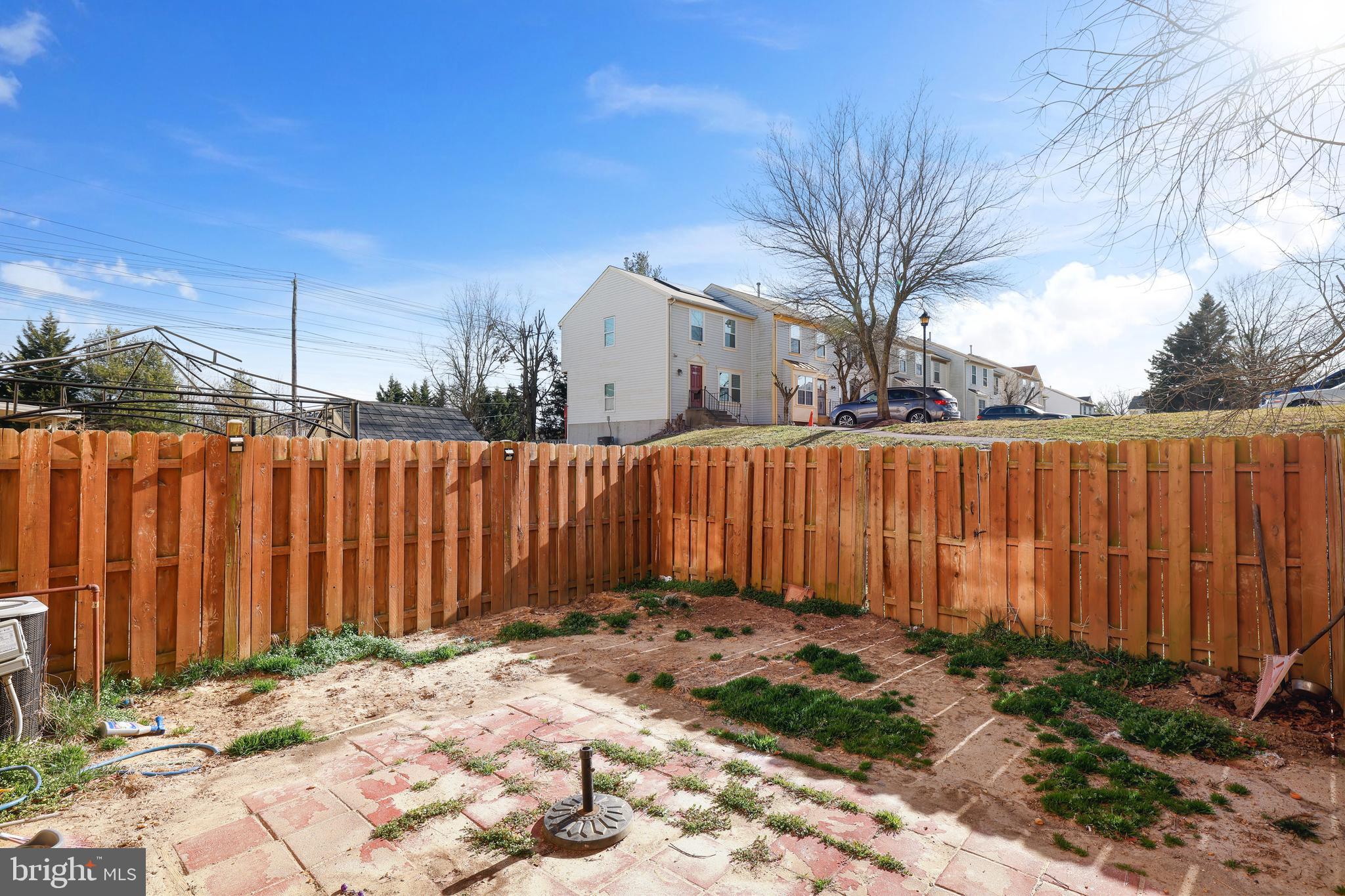 COLONY SQUARE - Residential