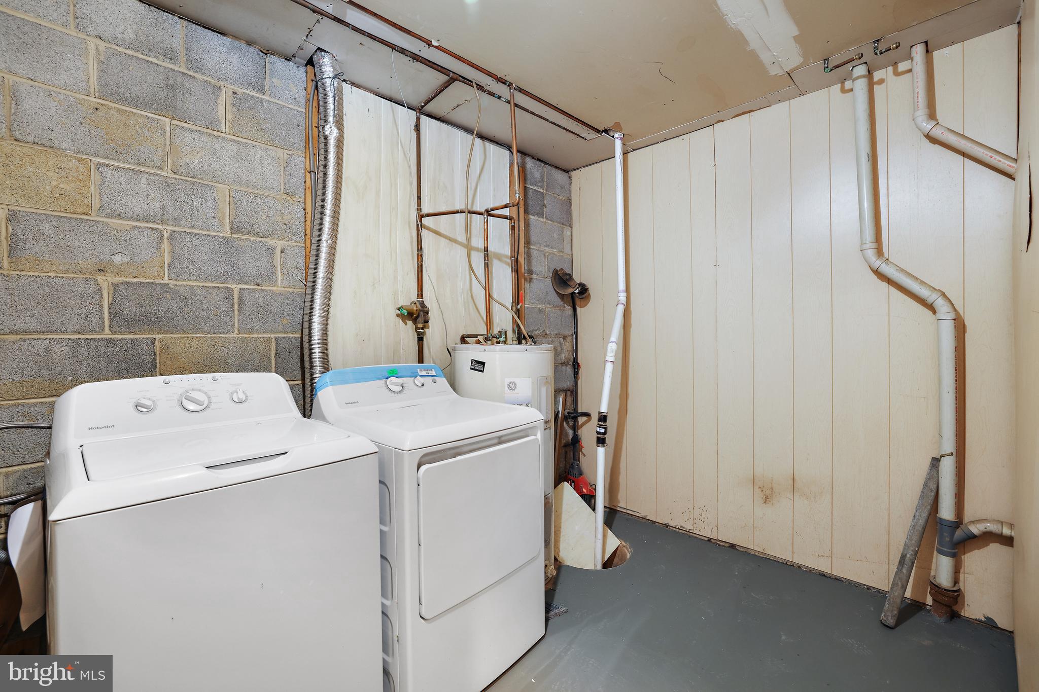 COLONY SQUARE - Residential